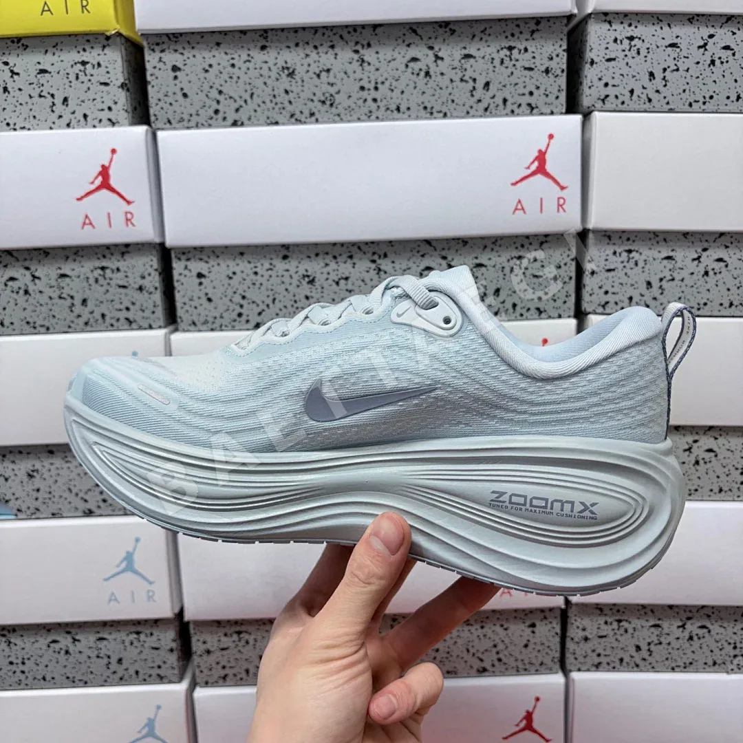 나이키 [GT] 보메로 플러스 HV8150-004 201145 Nike Vomero Plus Football Grey Ashen Slate 상세 이미지 3