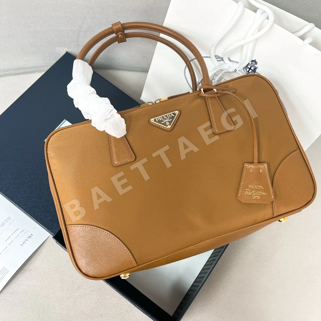 프라다 리에디션 더블 핸들 나일론 호보백 1BB114