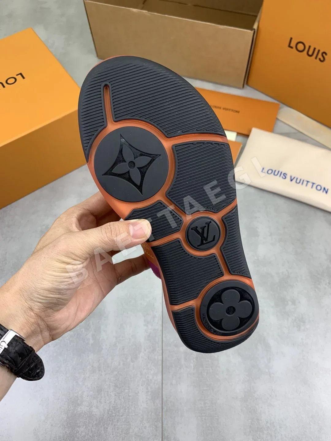 루이비통 메시 소가죽 러닝화 상세 이미지 9