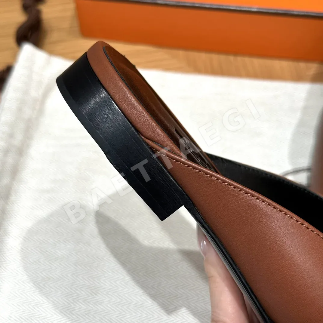 에르메스 샌들 ー 실버 하드웨어 상세 이미지 3