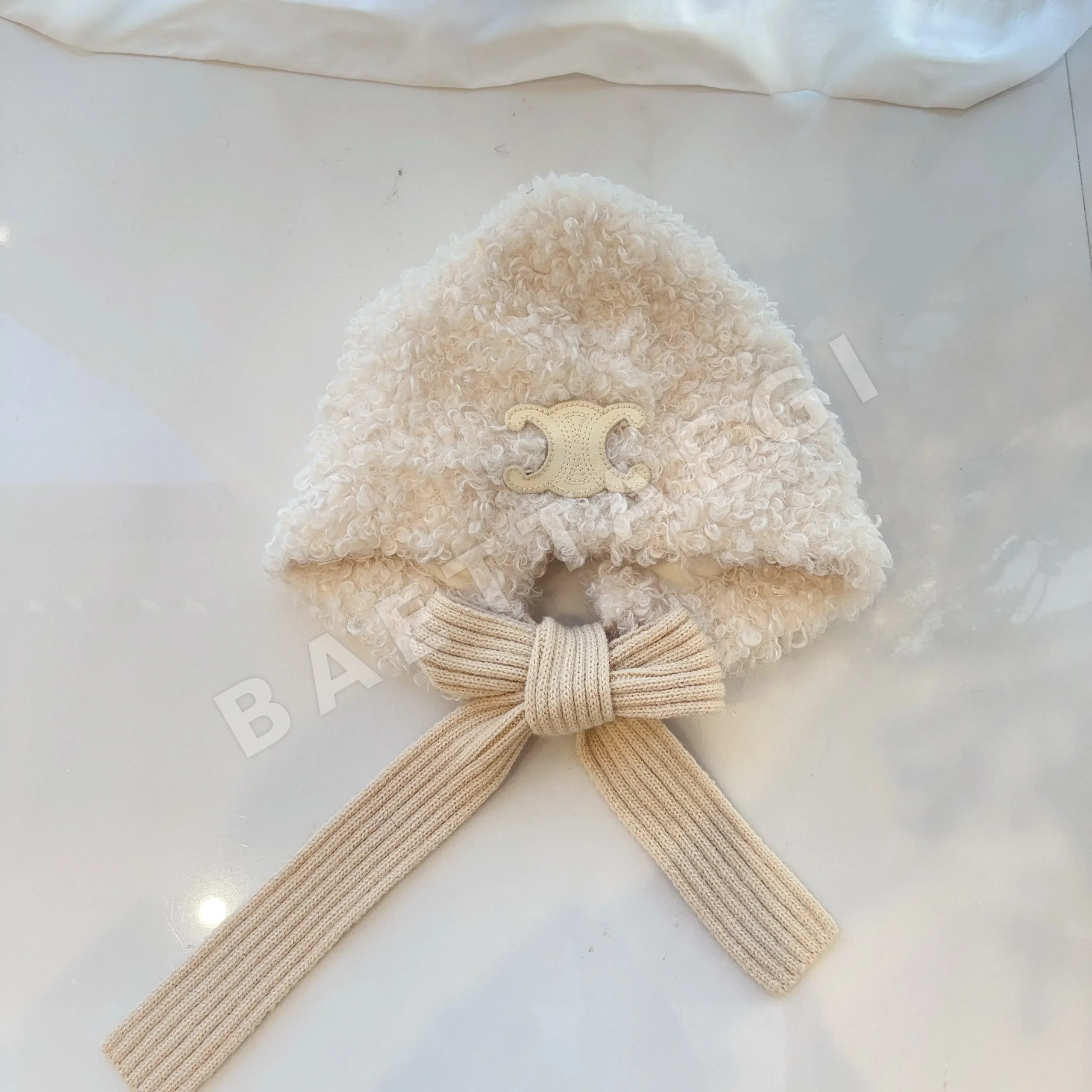 셀린느 테디 롤 캡 83588