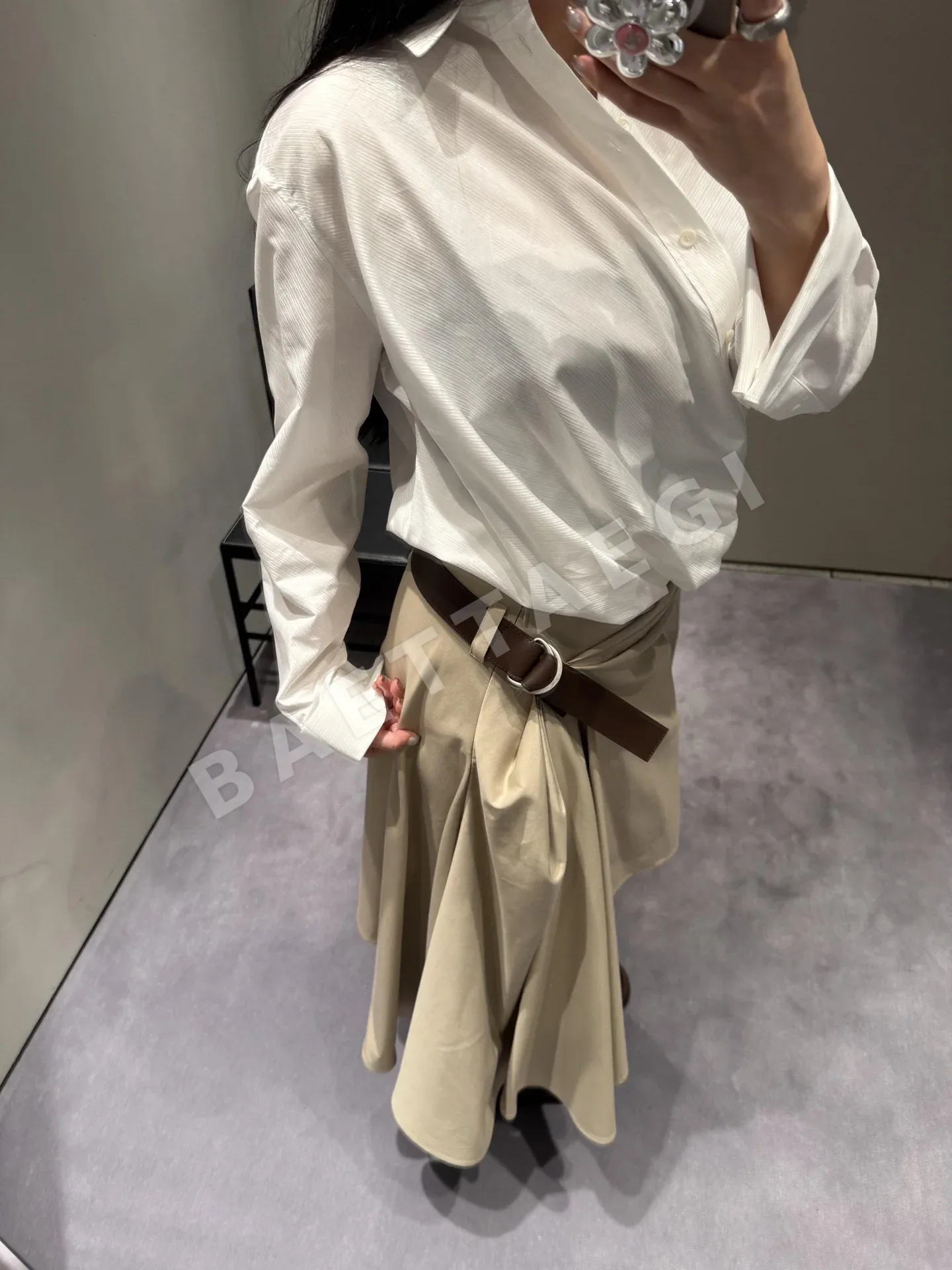 로에베 카키색 비대칭 플리츠 미디 스커트 상세 이미지 8