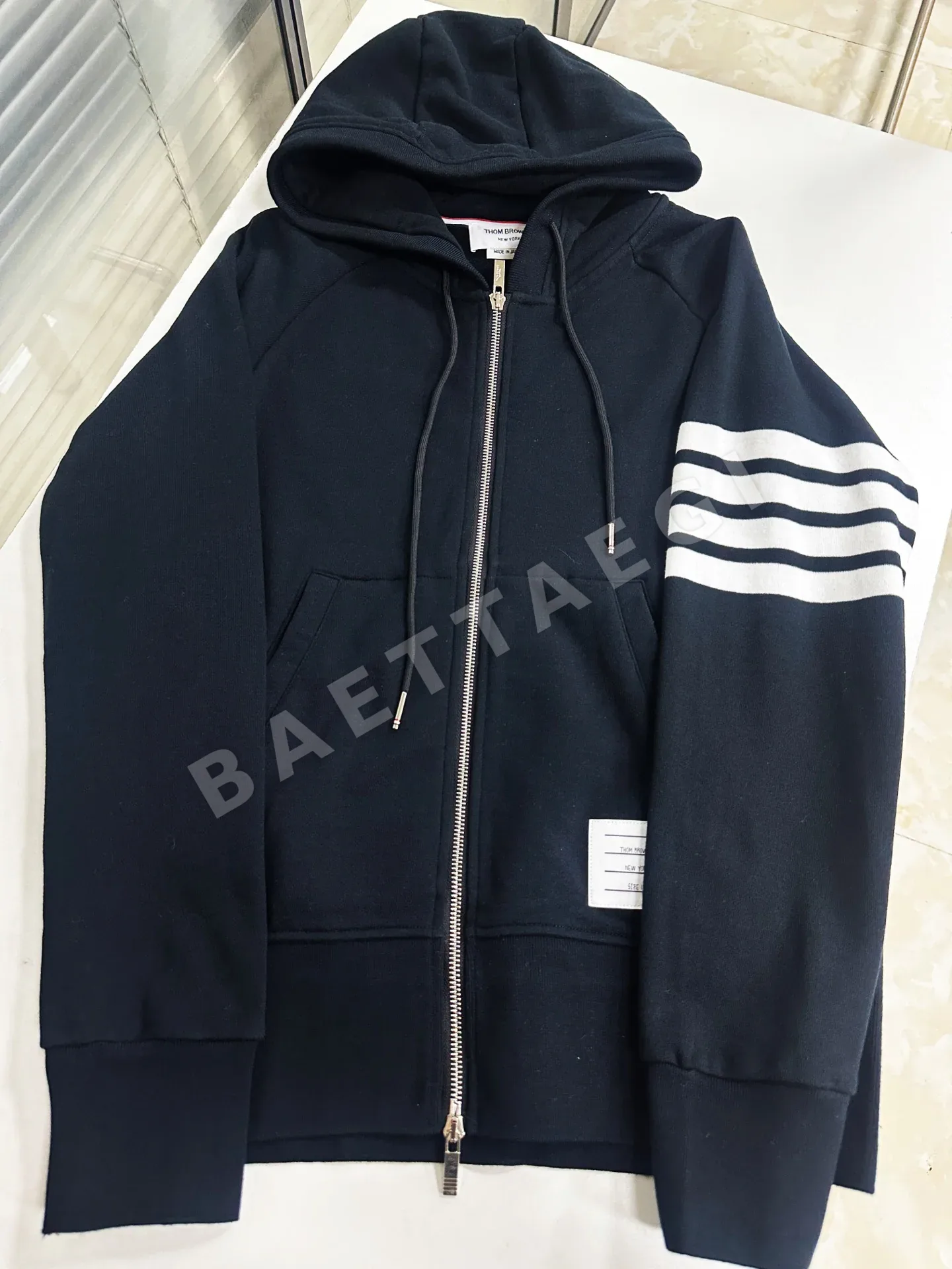 톰브라운 4바 스트라이프 얀 니트 남성 후드 재킷 상세 이미지 6