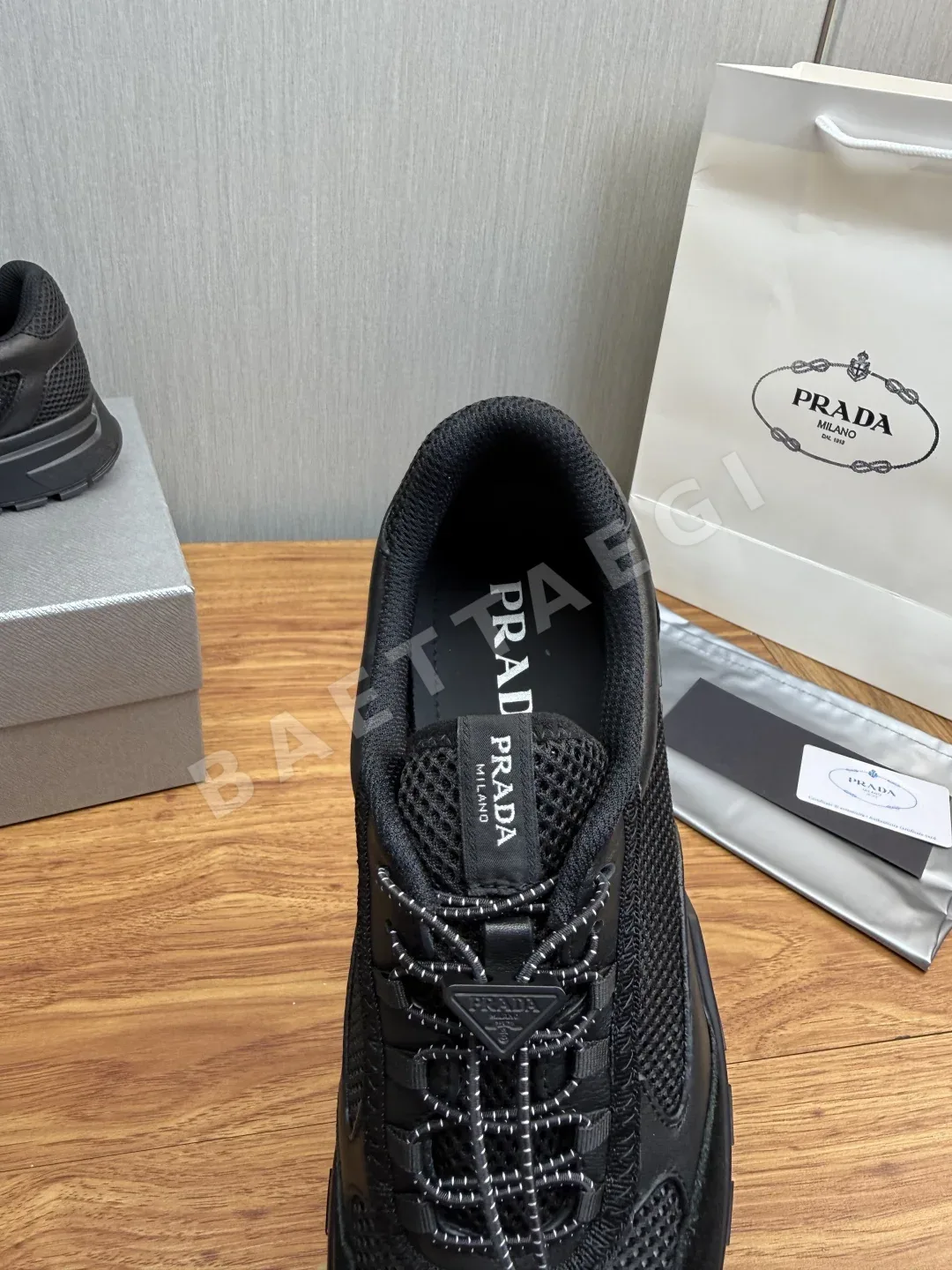 프라다 소가죽 남성 스니커즈 상세 이미지 10