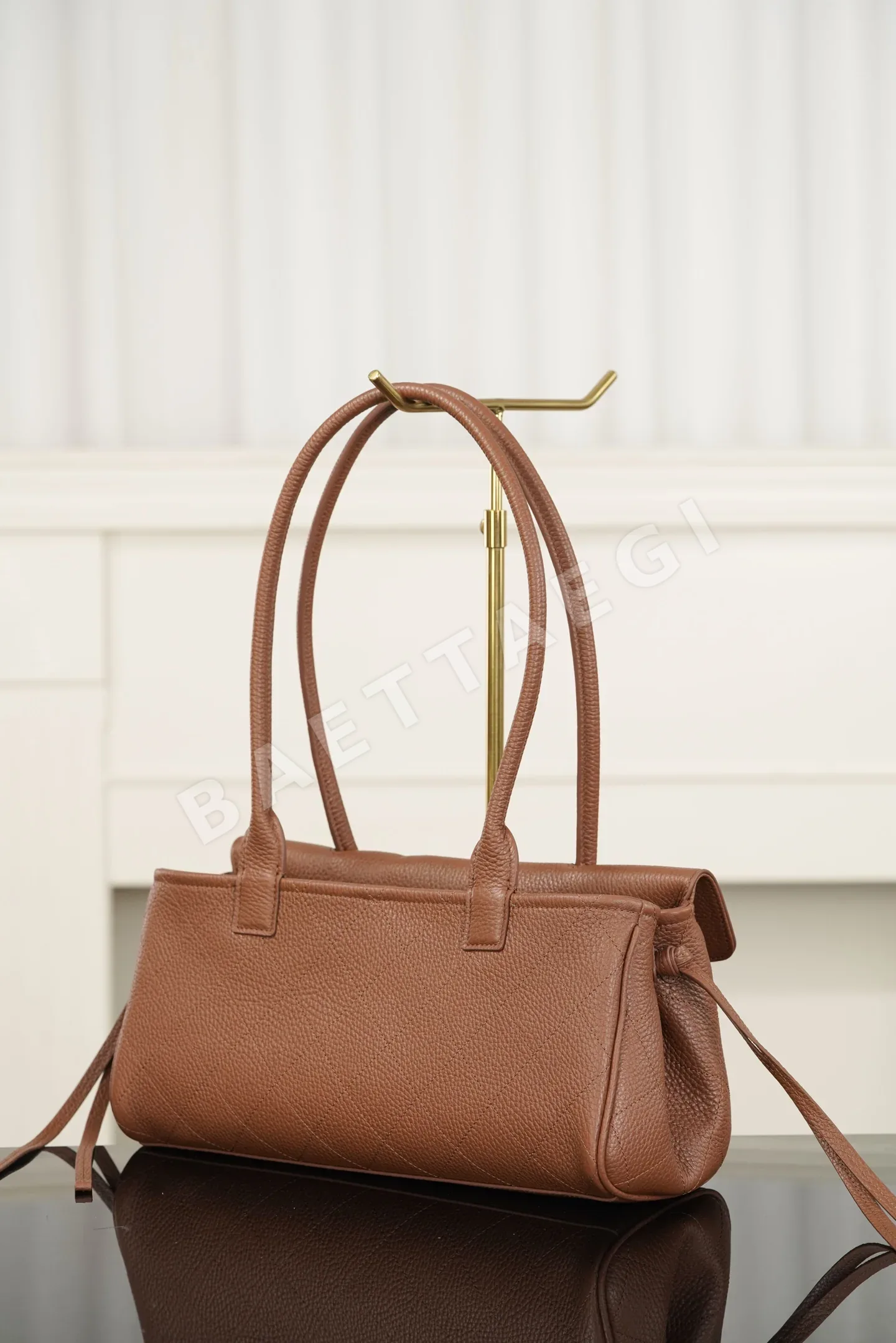 샤넬 카라멜 페블드 소가죽 바게트백 상세 이미지 3
