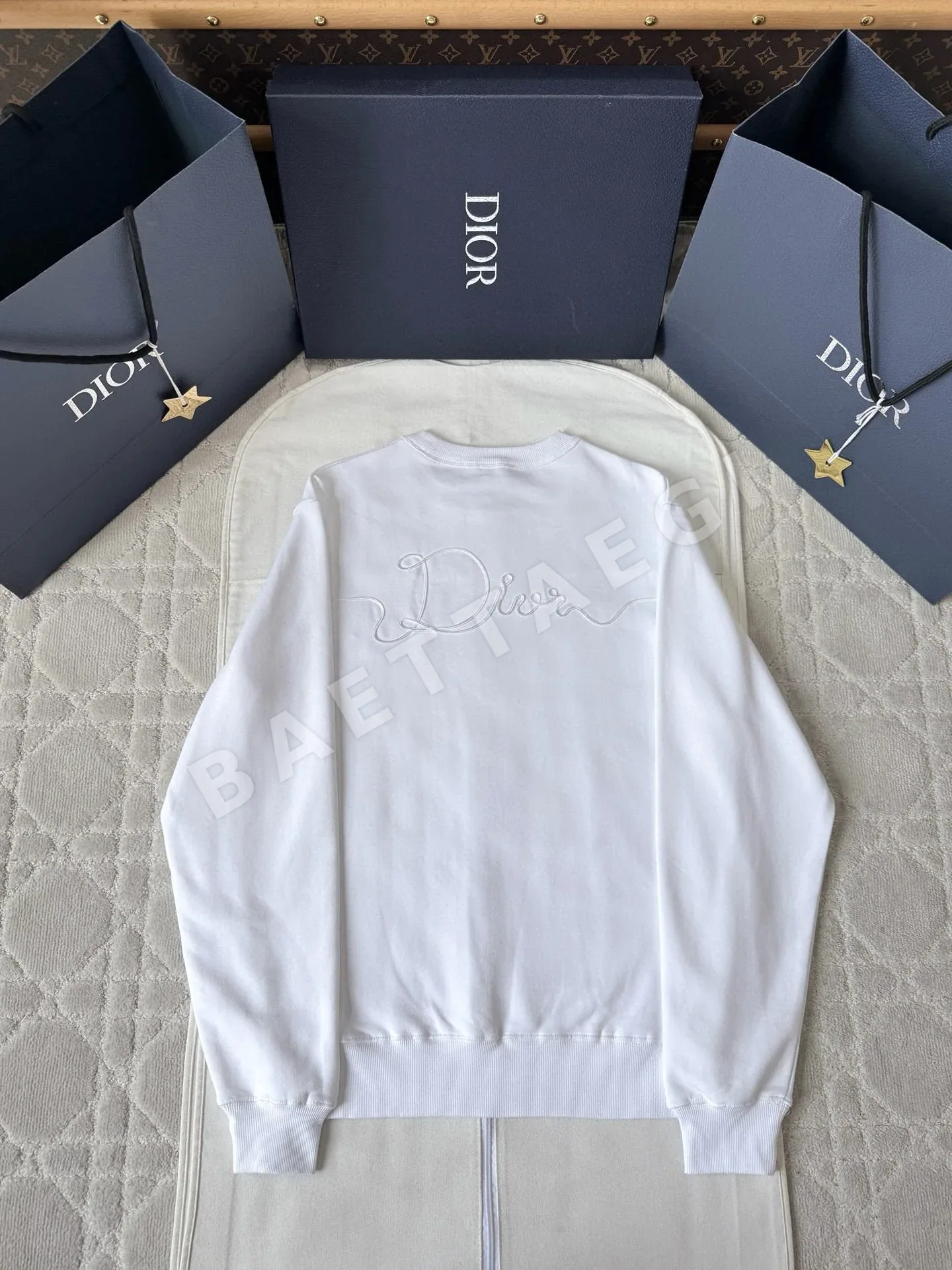 디올 새틴 배지 크루넥 긴팔 스웨트셔츠 상세 이미지 2