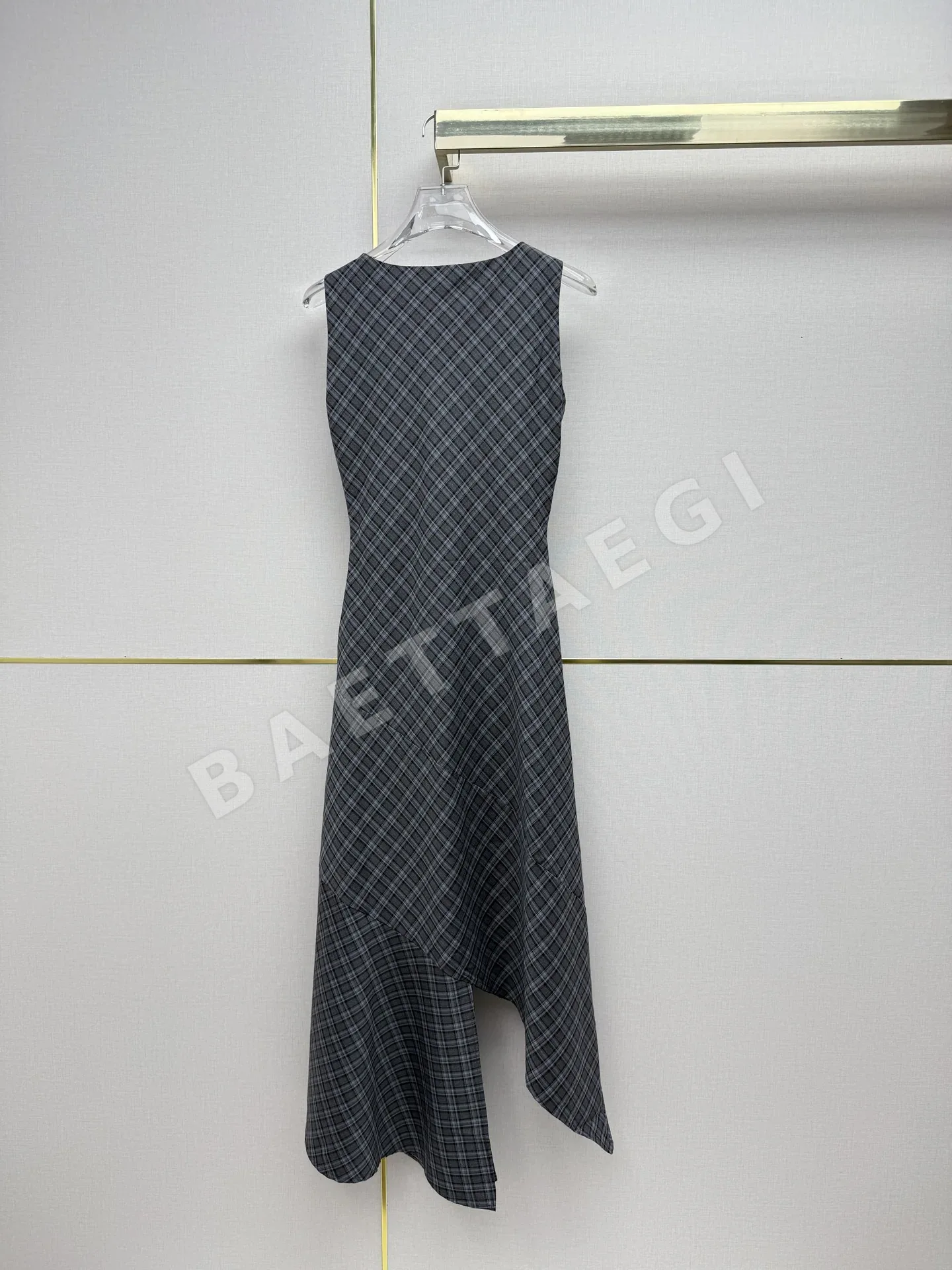 프라다 체크 패턴 슬리브리스 원피스 상세 이미지 9