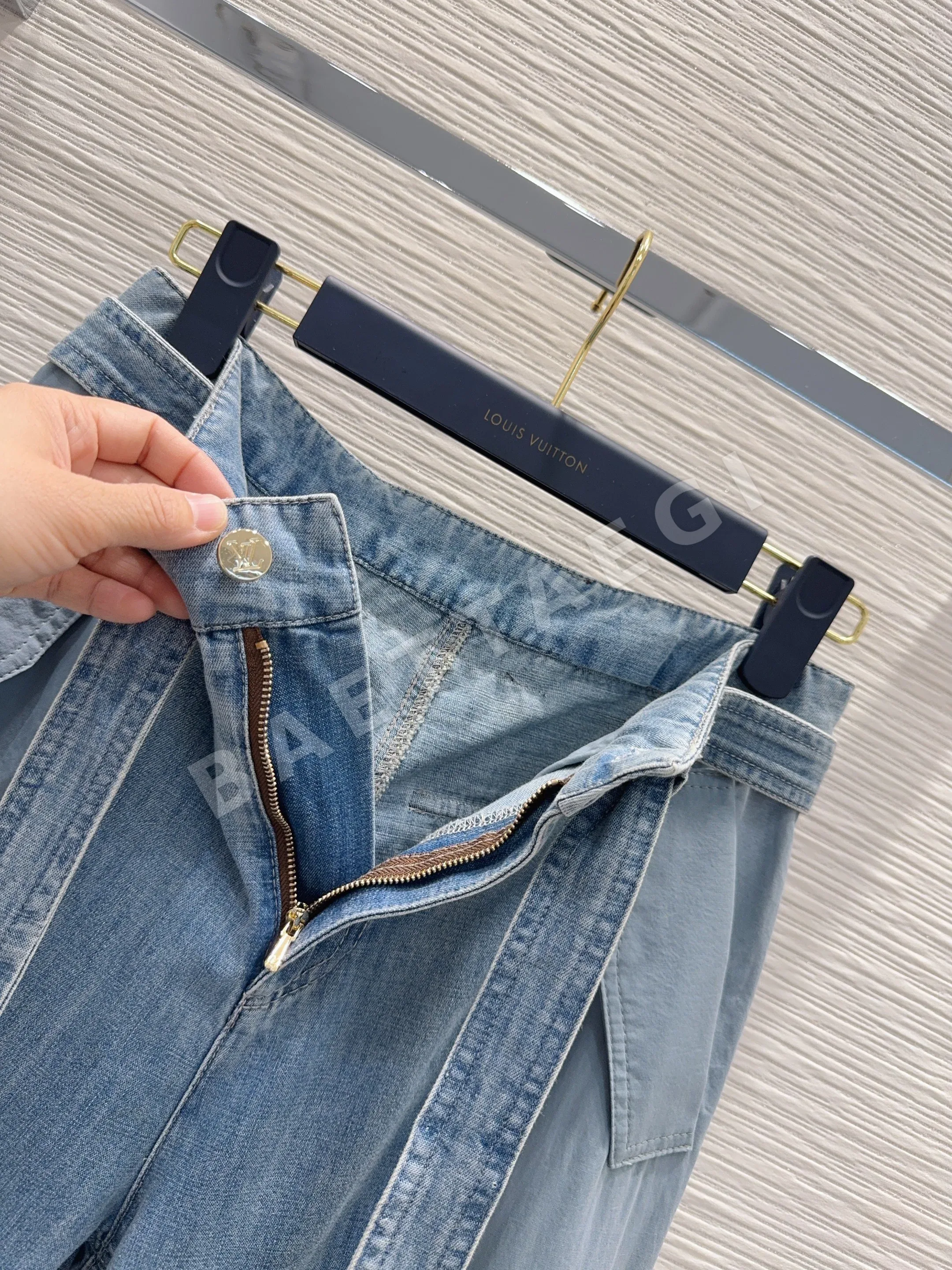 루이비통 데미지 워시드 데님 여성 바지 상세 이미지 12