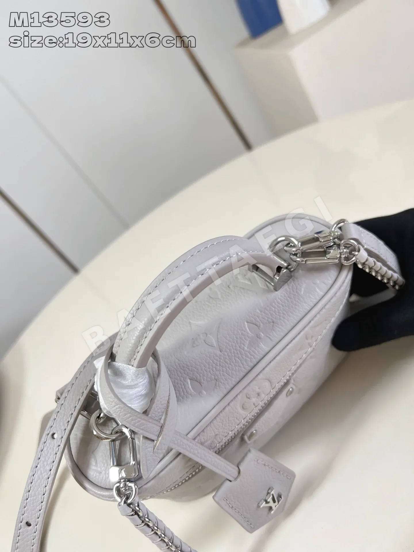 루이비통 퍼플 엠보싱 바니티 체인 파우치 M13593 상세 이미지 7
