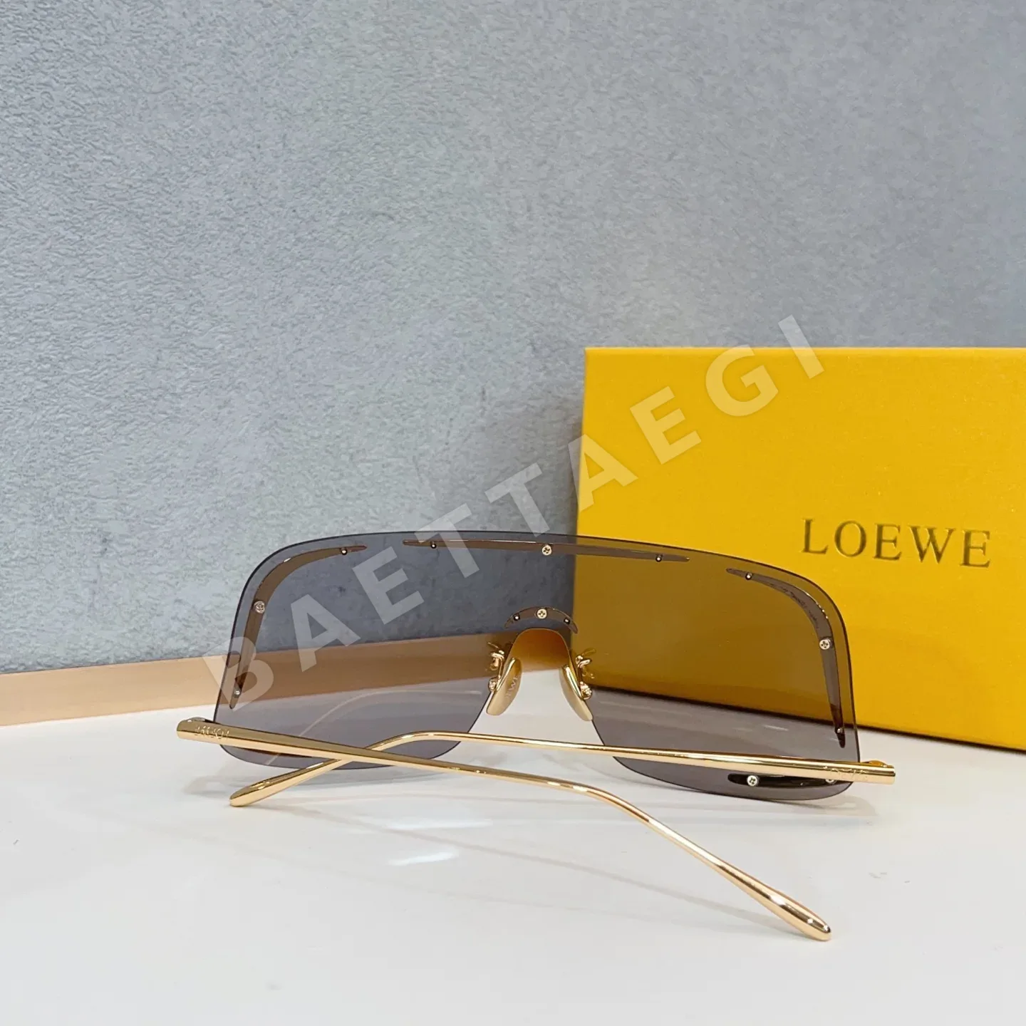 로에베 LW40193 U 선글라스 상세 이미지 9
