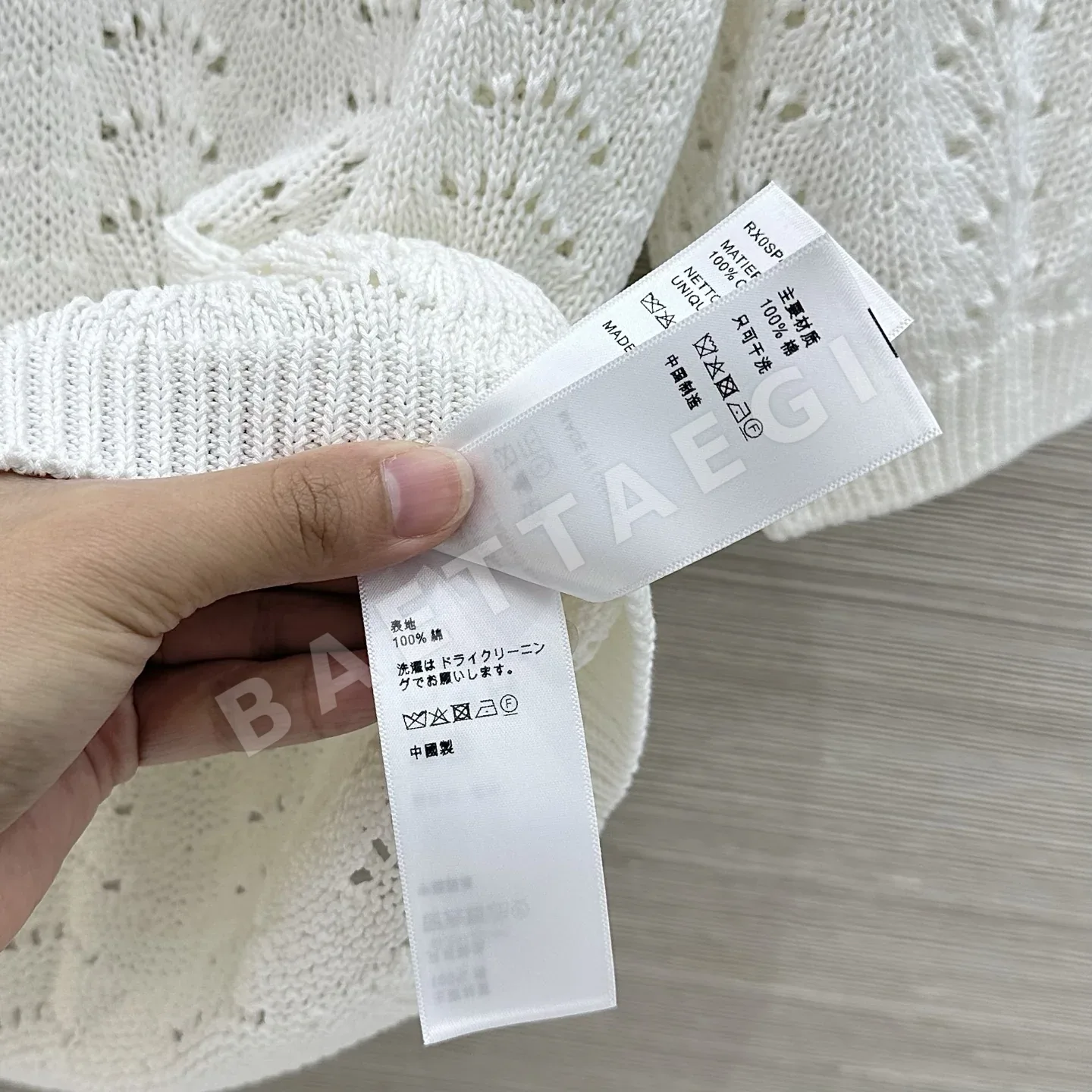 셀린느 개선문 자수 V넥 메탈 버클 반팔 니트 탑 상세 이미지 9