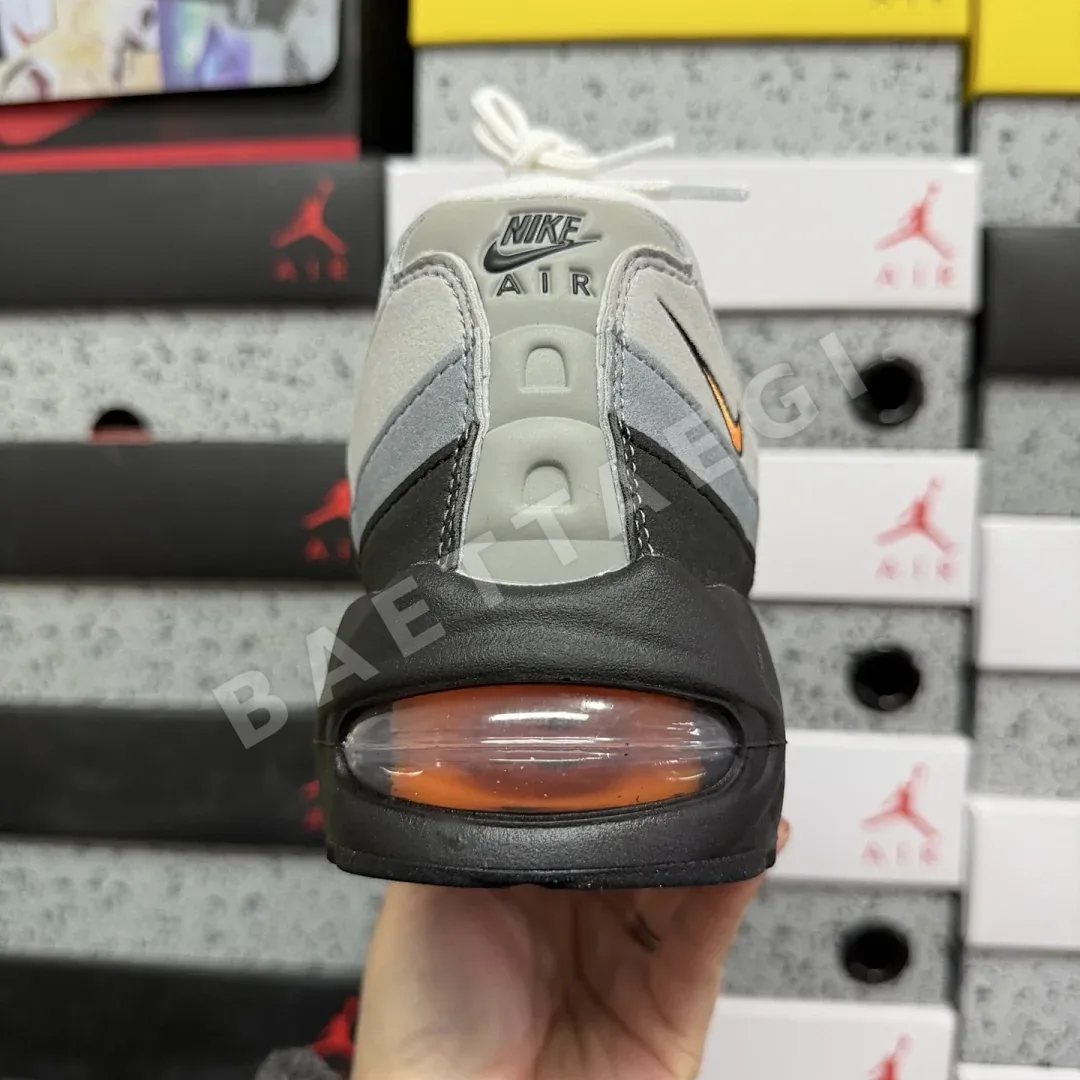 나이키 [GX] 에어 맥스 95 OG 블랙 그레이 오렌지 HM4740-005 201232 Nike Air Max 95 OG Big Bubble 상세 이미지 6