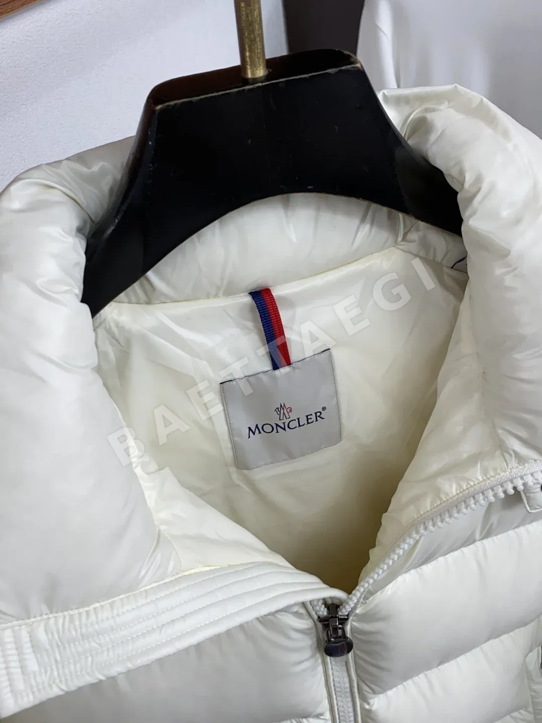 몽클레르 마야(Moncler Maya) 후드 쇼트 다운 자켓 상세 이미지 3
