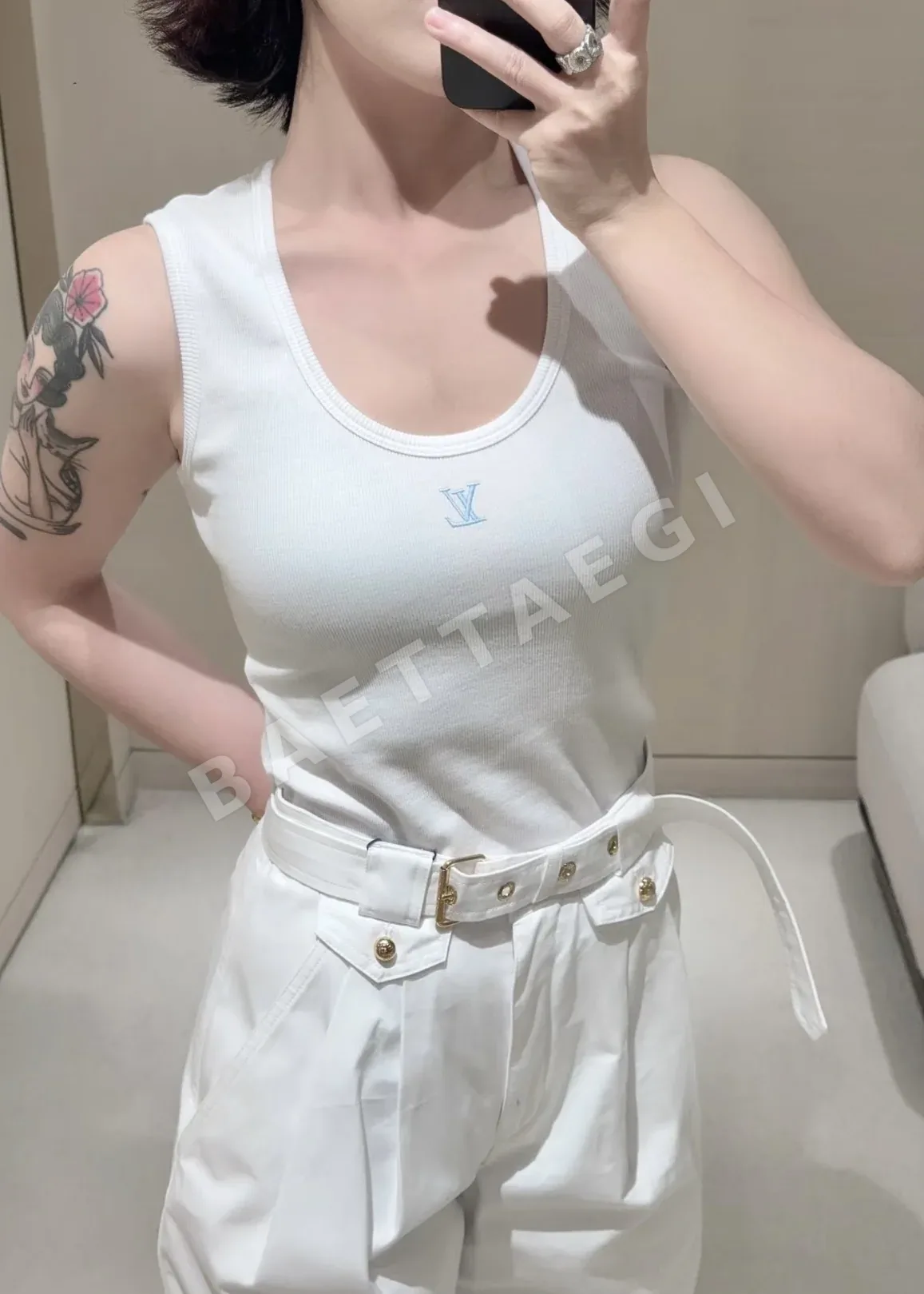 루이비통 여성 자수 반팔 티셔츠 상세 이미지 9