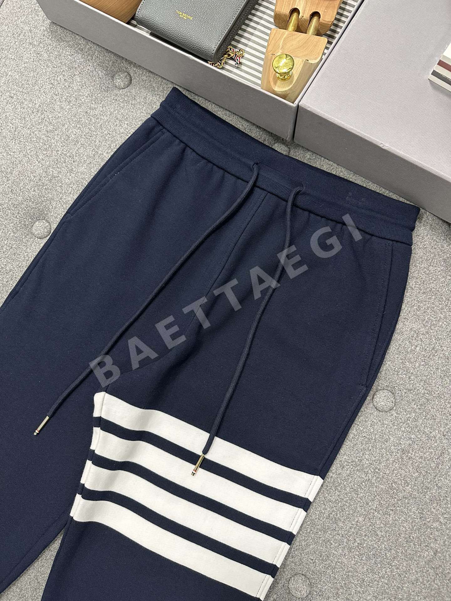 톰브라운 그레이 남성 면 바지 상세 이미지 3