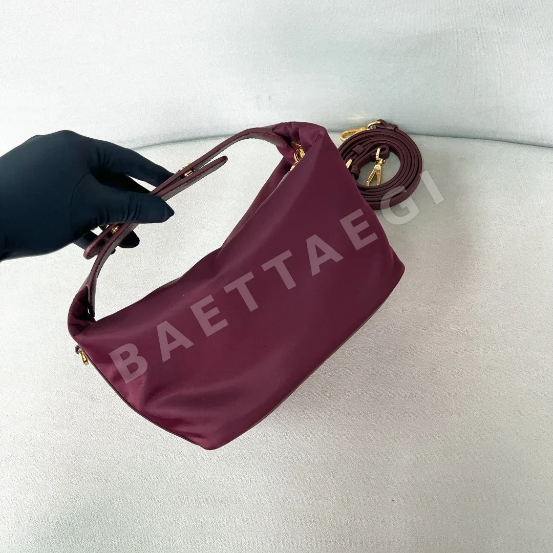 프라다 나일론 런치박스 가방 클라렛 1BC302 상세 이미지 4