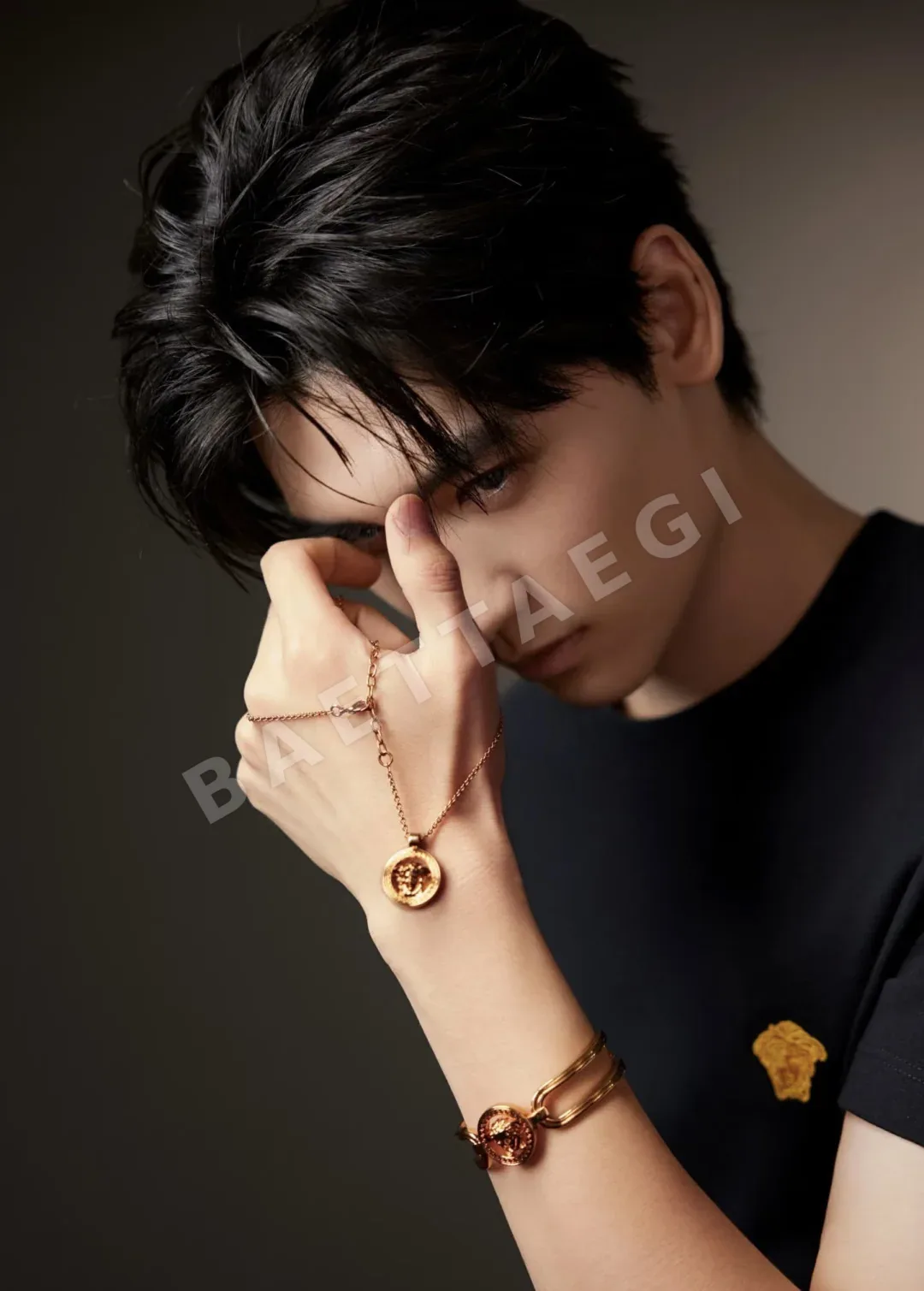 베르사체 메두사 자수 남성 반팔 티셔츠 상세 이미지 5