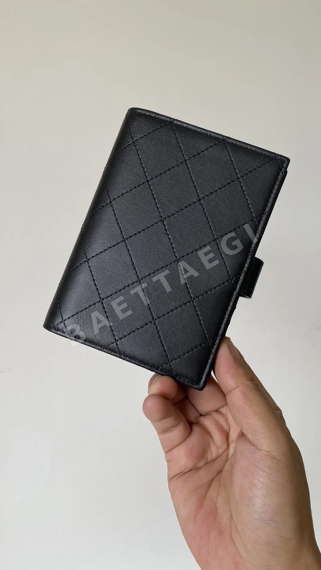 샤넬 클래식 여권 지갑 가방 상세 이미지 2