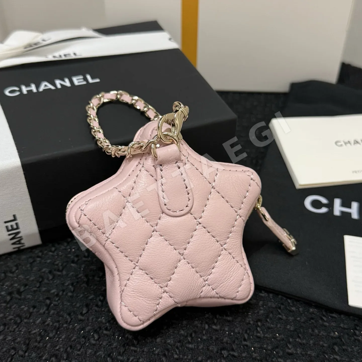 샤넬 26c 스타 시프스킨 오각별 키링 AP5259 상세 이미지 6