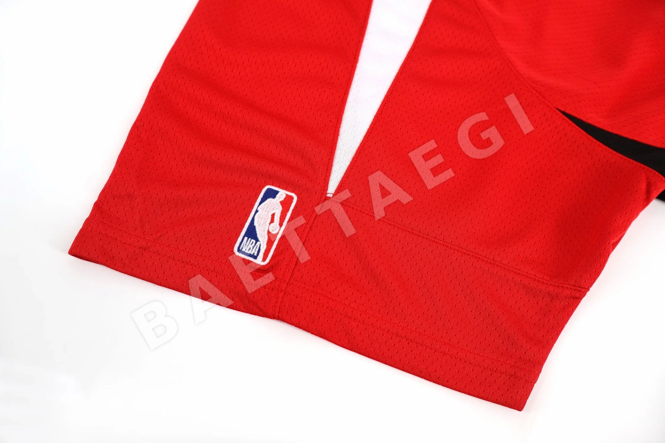 발렌시아가 NBA 자수 오버사이즈 반팔 티셔츠 남여공용 상세 이미지 8