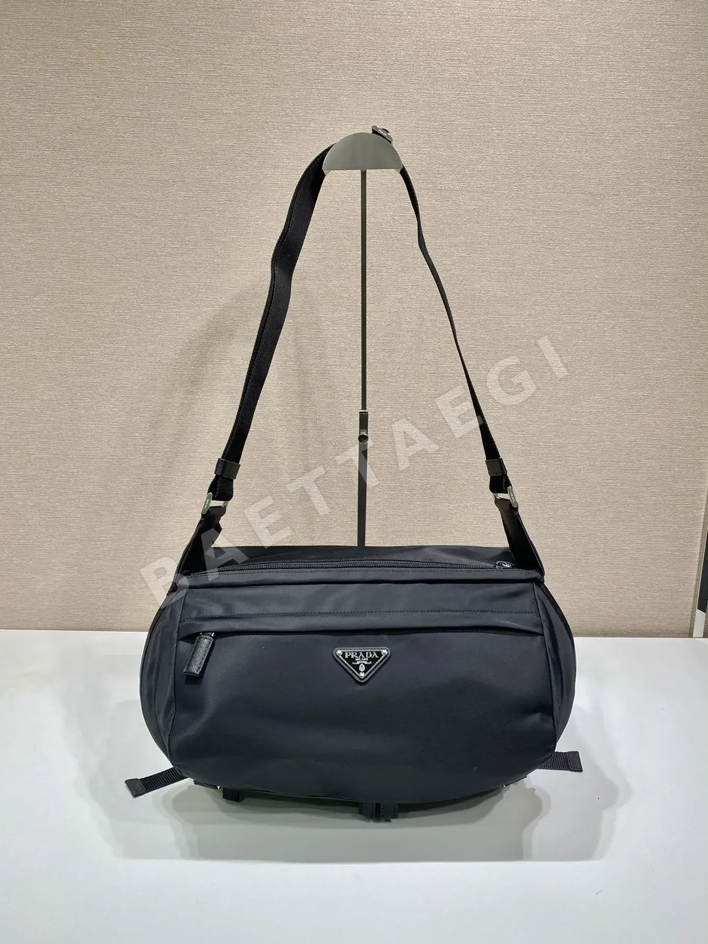 프라다 나일론 사피아노 플랩 숄더백 2VH991