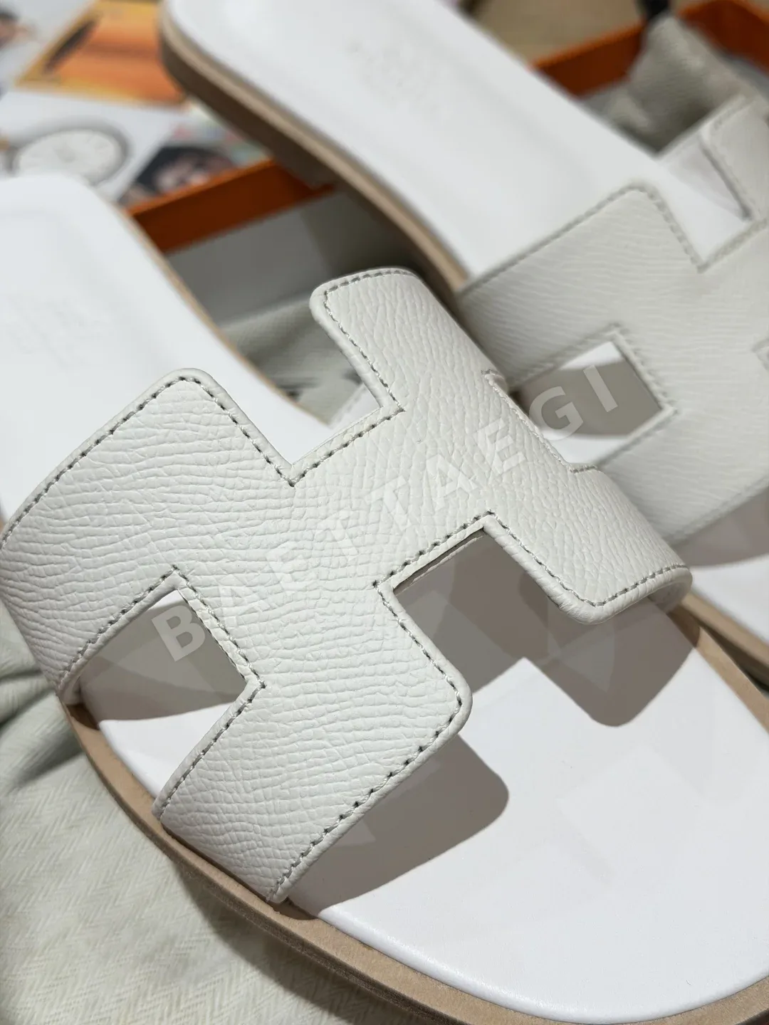 에르메스 오란 샌들 Pure White 가죽 H 컷아웃 상세 이미지 7
