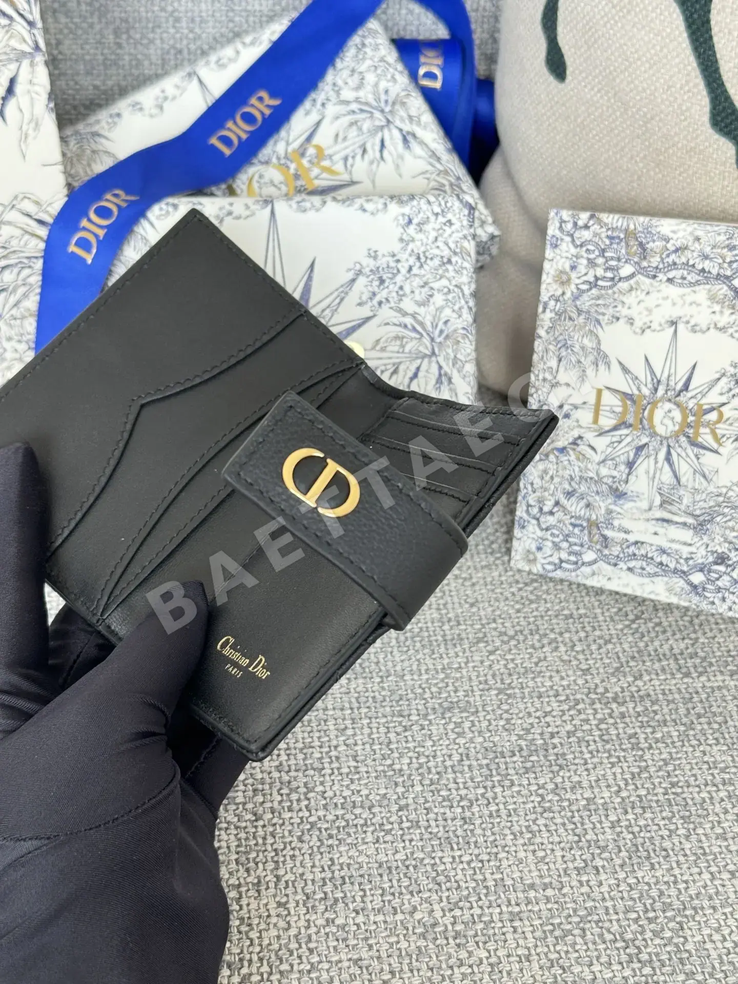 디올 카로 민들레 송아지가죽 2단 접이식 지갑 상세 이미지 6
