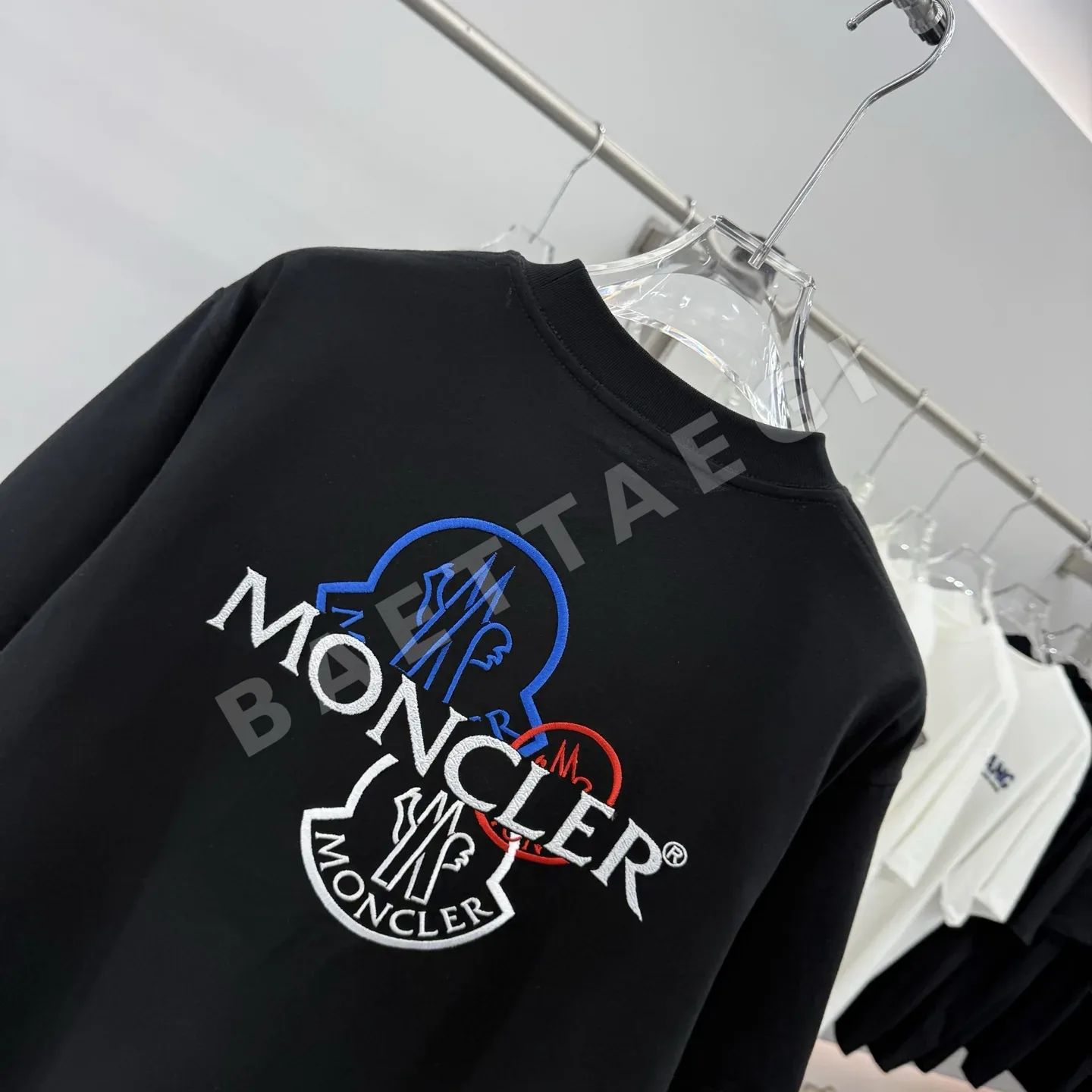 몽클레르 오버랩 자수 반팔 티셔츠 상세 이미지 9