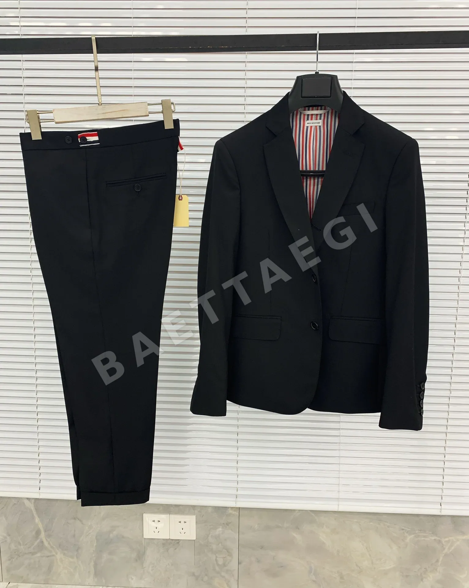 톰브라운 네이비 슬림핏 남성 정장 바지 159518