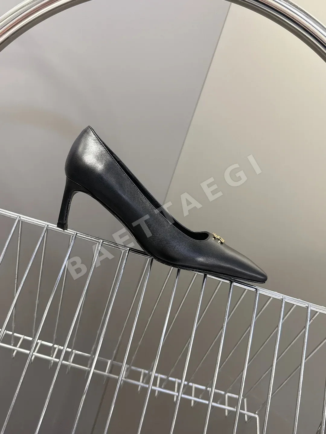 셀린느 개선문 뾰족 앞코 여성 신발 상세 이미지 5