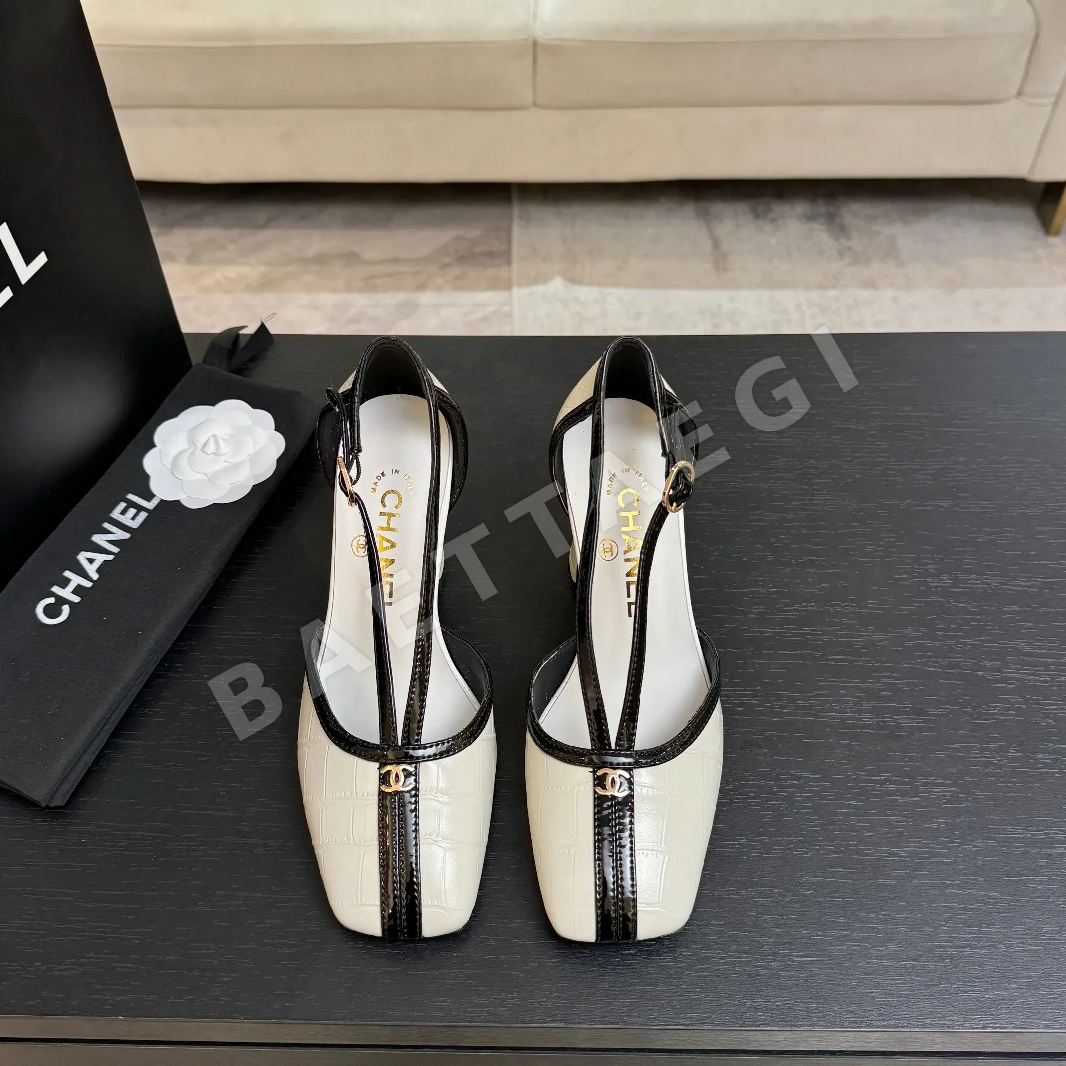 샤넬 더블 C 버클 오픈토 스트랩 샌들 98460
