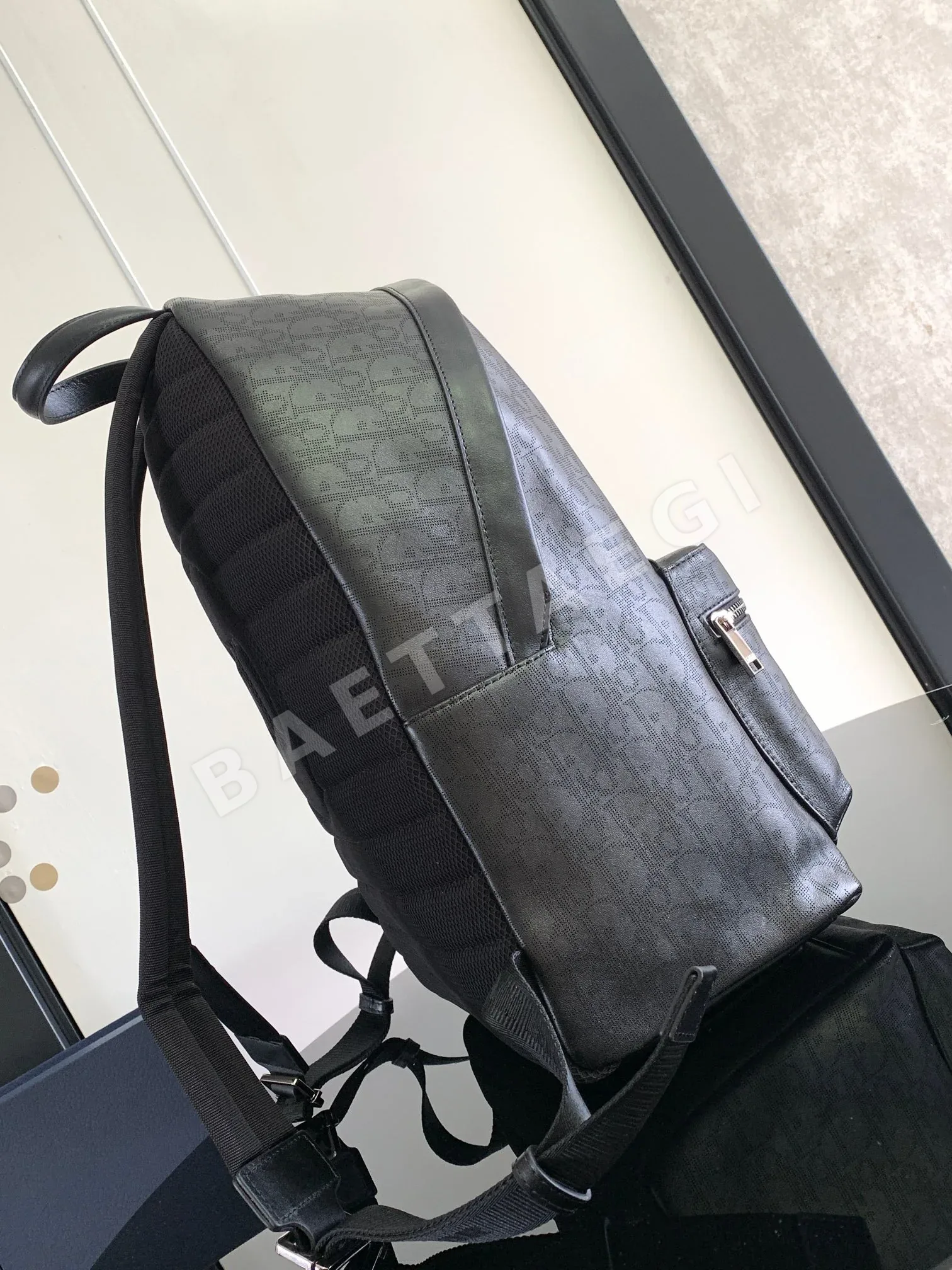 디올 라이더 가죽 백팩 상세 이미지 2