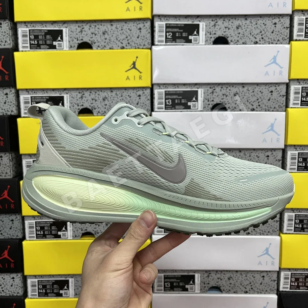 나이키 줌 보메로 18 HM6803-002 201093 Nike Zoom Vomero 18 상세 이미지 10
