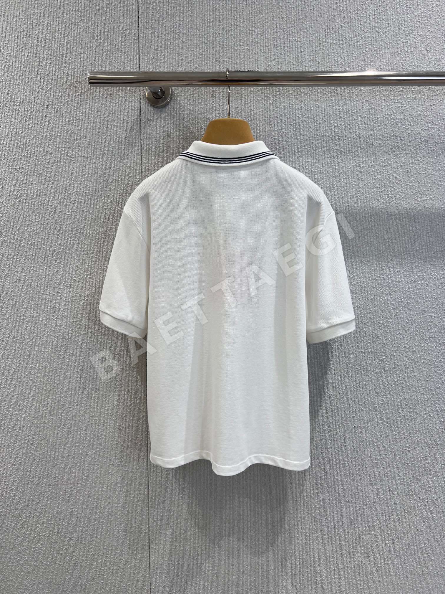 미우미우 마이크로 라벨 지퍼 폴로넥 반팔 탑 상세 이미지 7