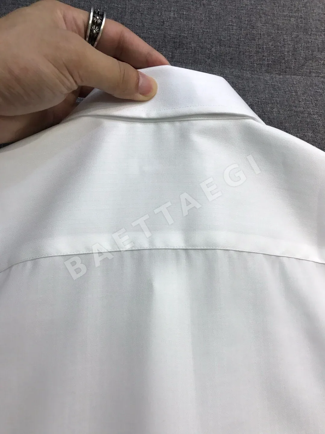 로로피아나 남성 헤링본 자카드 반팔 셔츠 상세 이미지 5