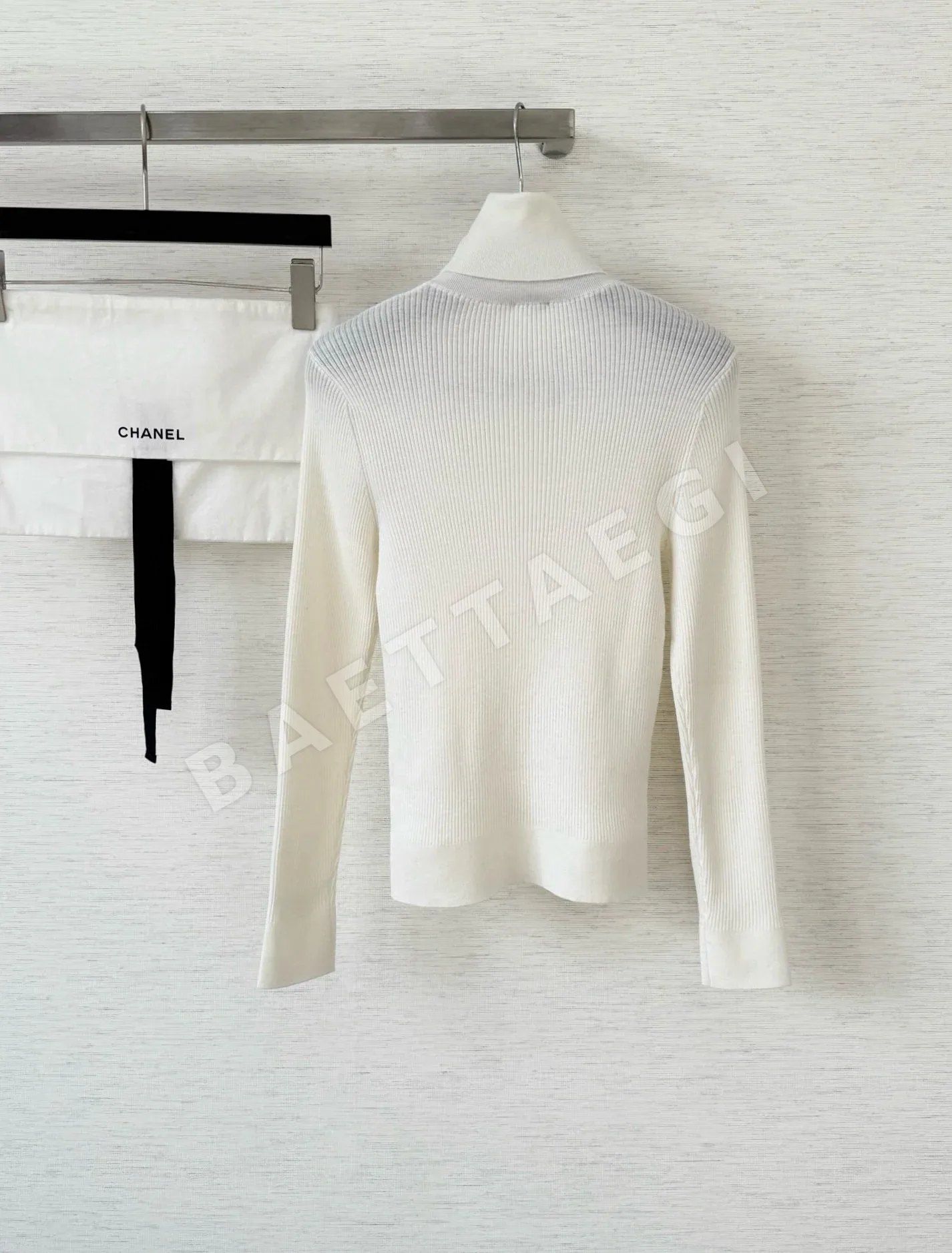 샤넬 3D 리본 장식 터틀넥 니트 상세 이미지 2