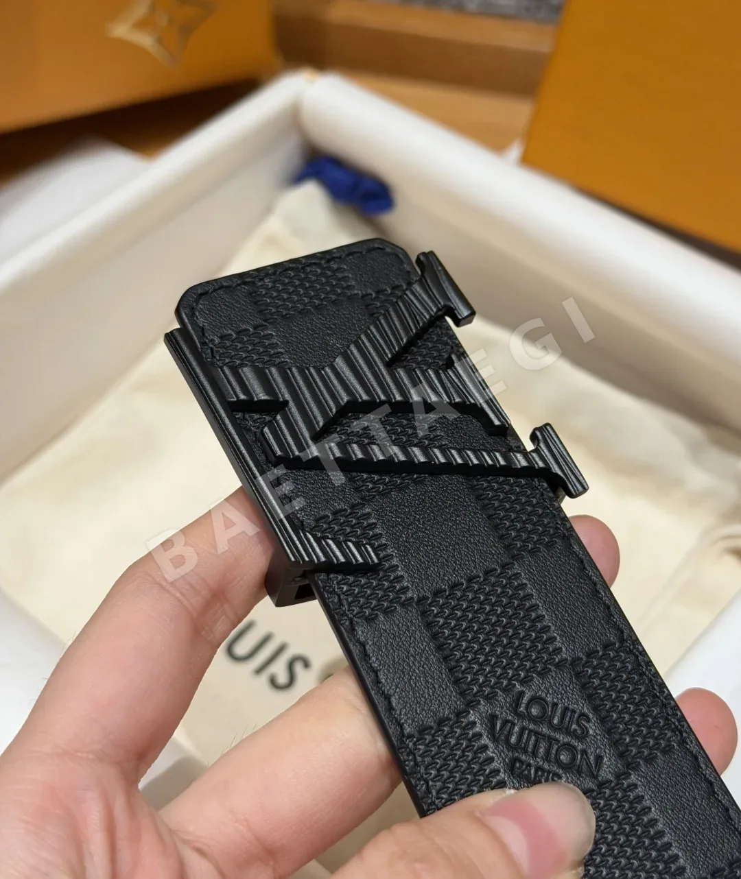 루이비통 이니셜즈 40mm 리버시블 가죽 벨트 상세 이미지 7