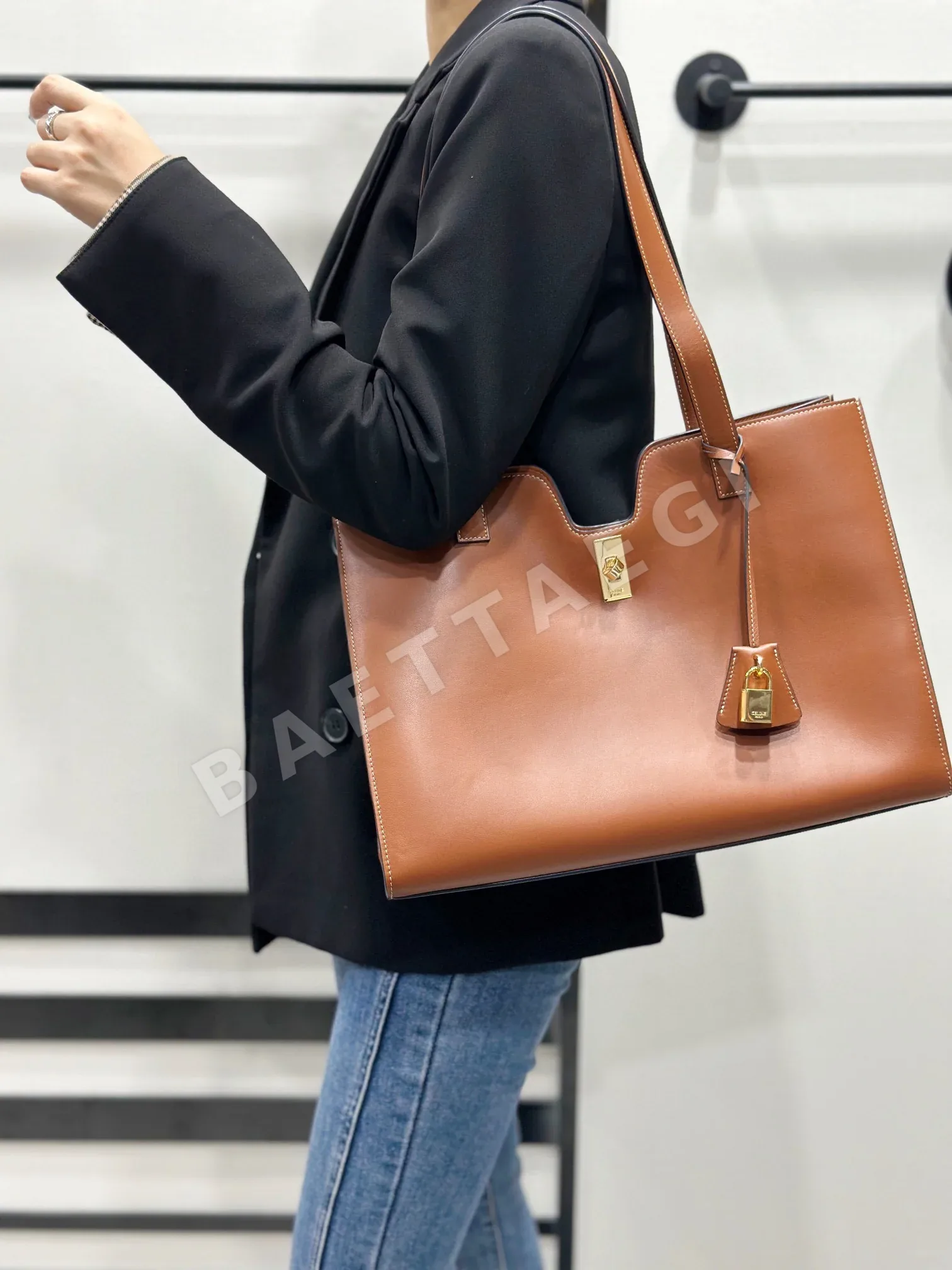 셀린느 16 스무스 카프스킨 핸드백 86414