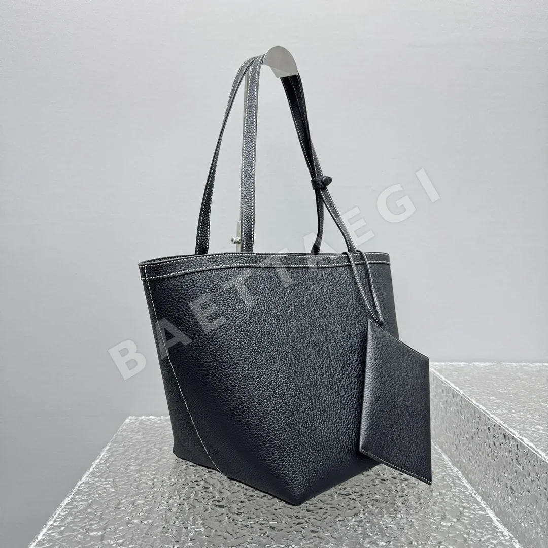 더로우 대립 래치 블랙 외부 스티치 토트백 상세 이미지 3