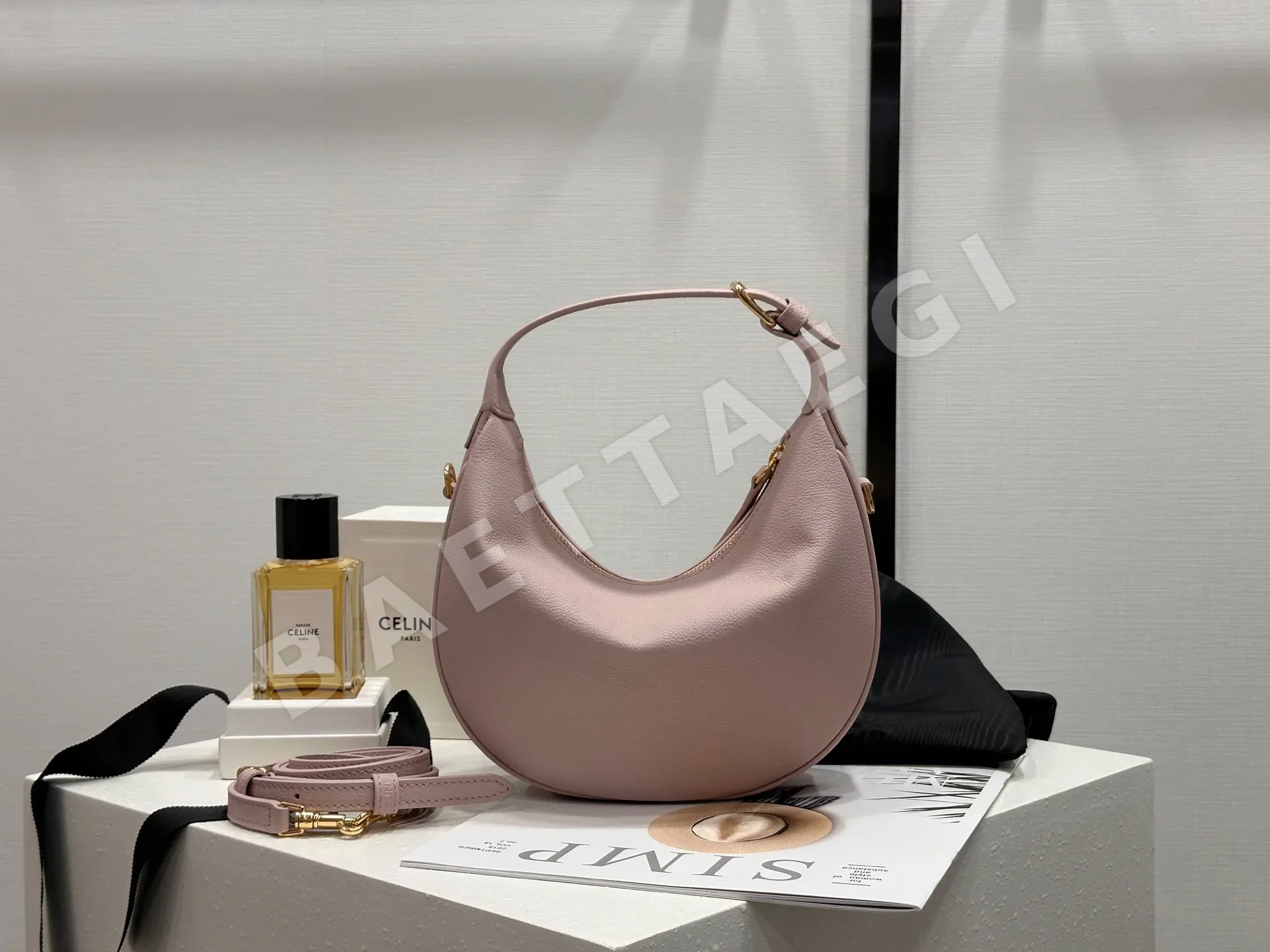 셀린느 블루 소프트 그레인 카프스킨 핸드백 86164