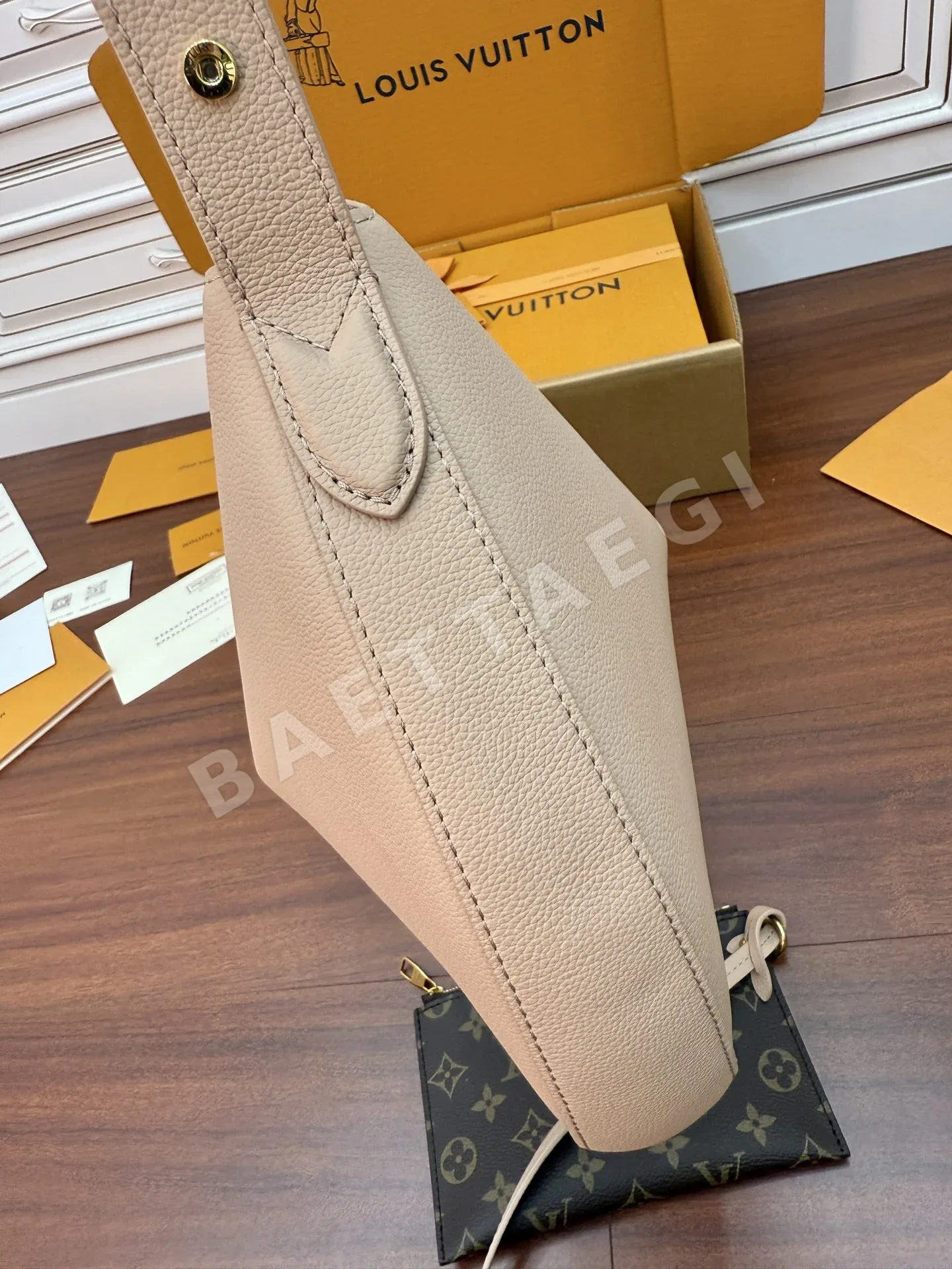 루이비통 M14635 다이아몬드 패턴 가방 상세 이미지 4