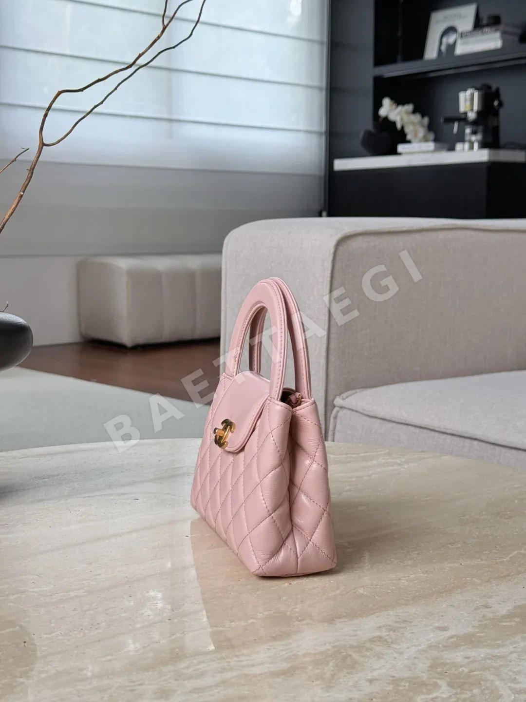 샤넬 다이아몬드 퀼팅 체인 숄더백 상세 이미지 3