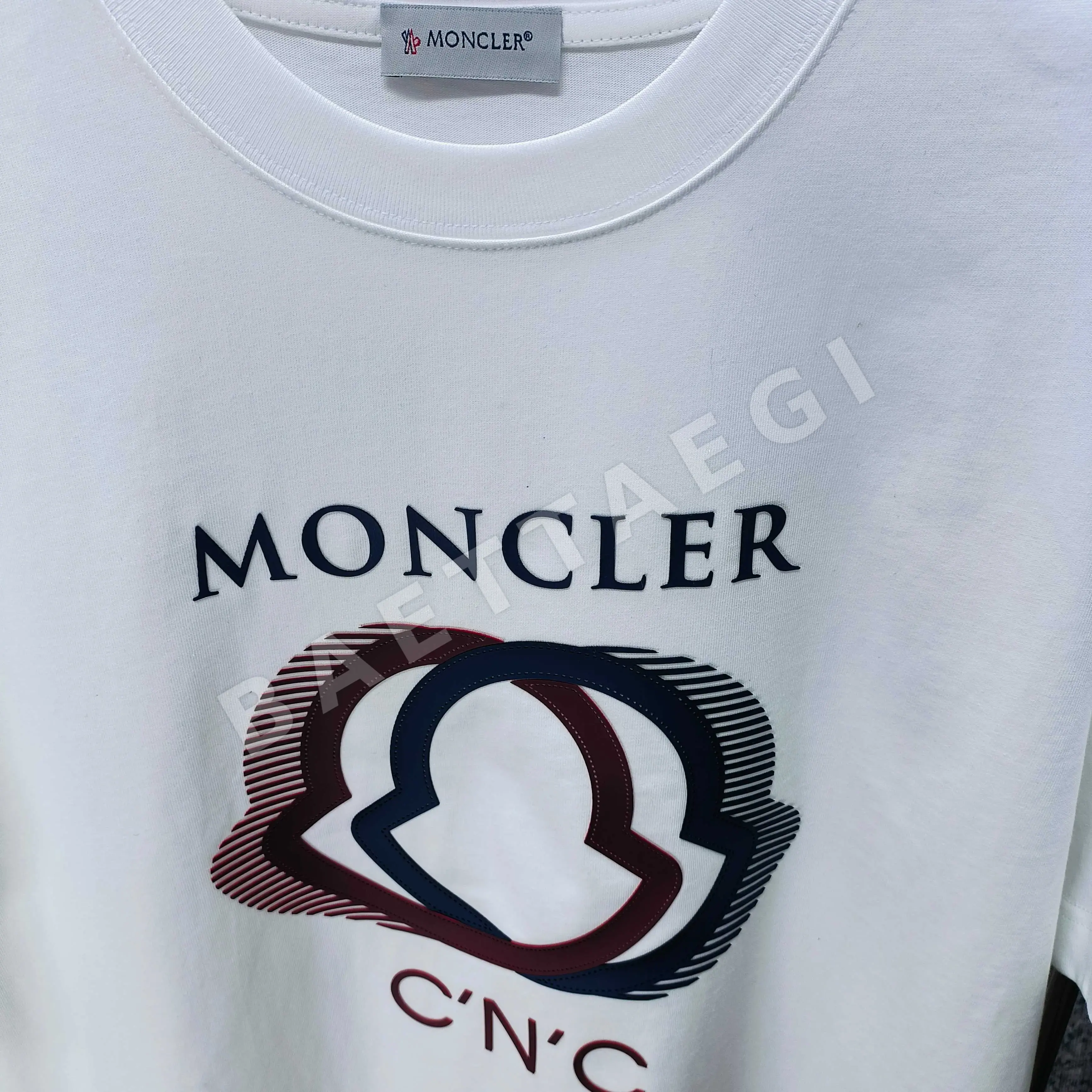 몽클레르 여성 루즈핏 반팔 티셔츠 상세 이미지 2