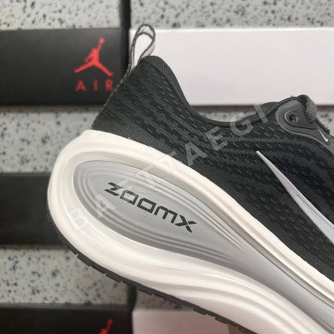 나이키 [XY] 보메로 플러스 HV8150-008 201267 Nike Vomero Plus Anthracite White Wolf Grey 상세 이미지 7
