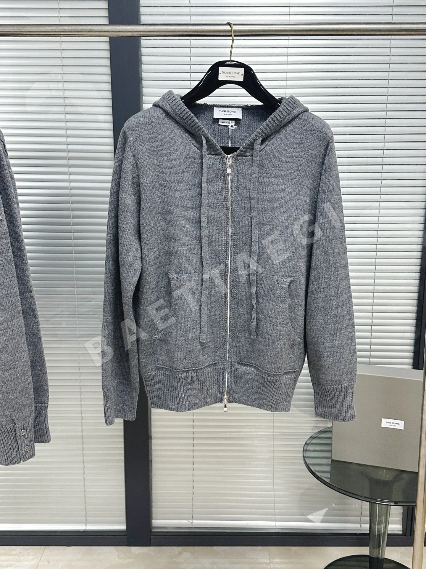 톰브라운 화이트 남성 후드 레플리카 46735 Thom Browne 상세 이미지 2