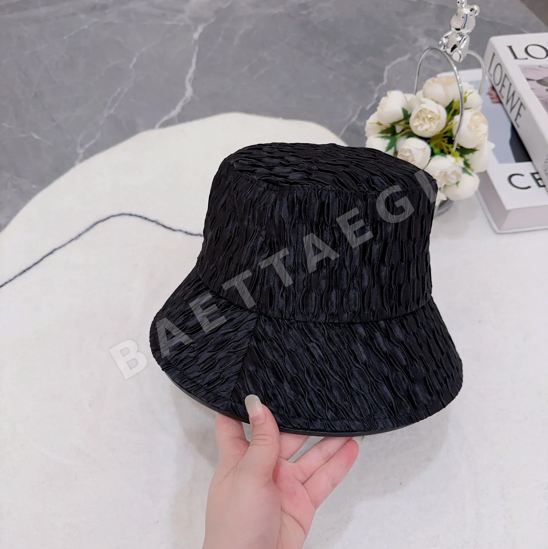 미우미우 플리츠 새틴 어부 모자 상세 이미지 6