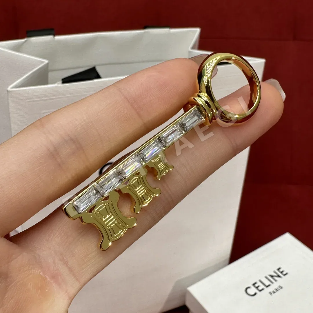 셀린느 개선문 키 라인석 브로치 상세 이미지 3