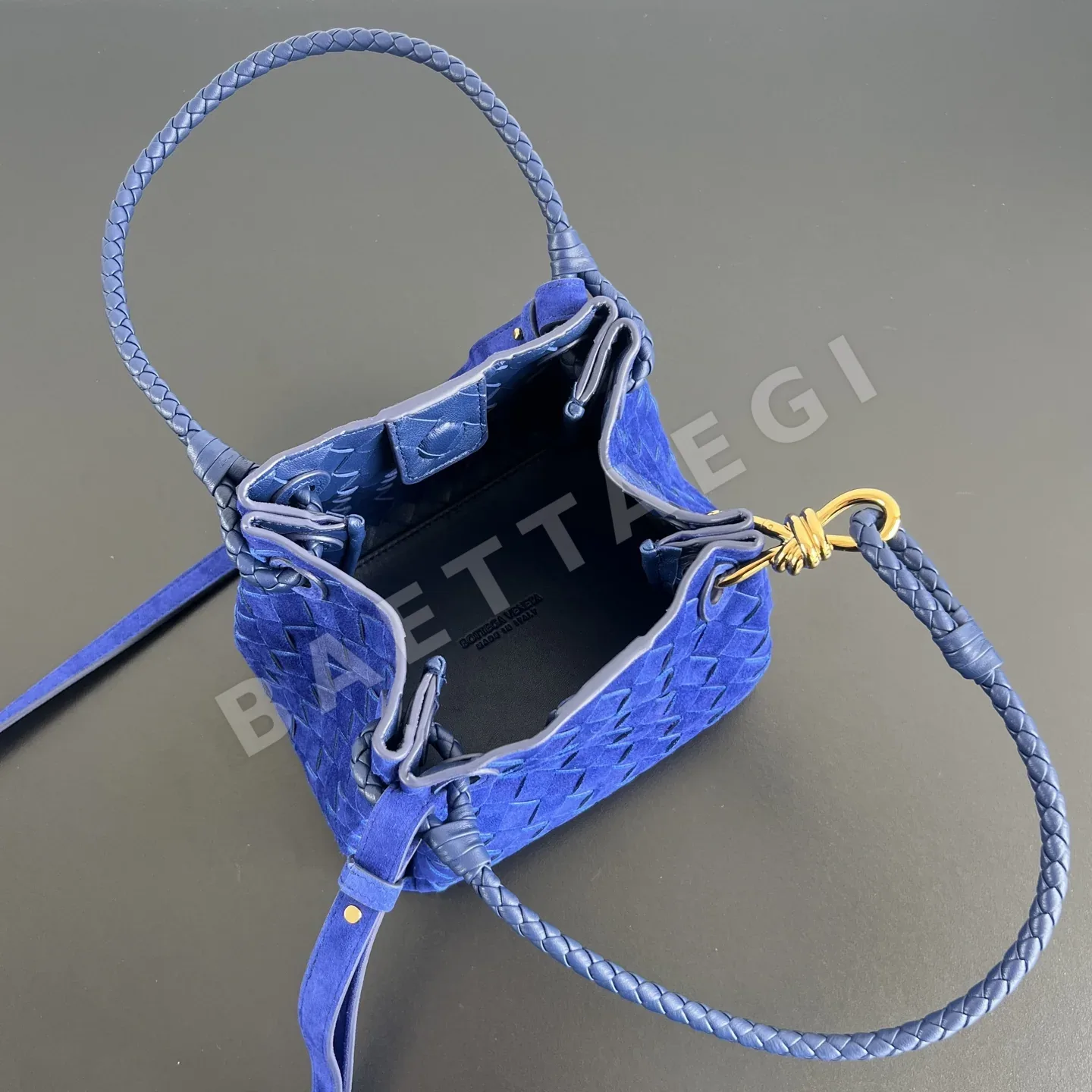 보테가베네타 파라슈트 스몰 인트레치아토 가죽 숄더백 상세 이미지 6