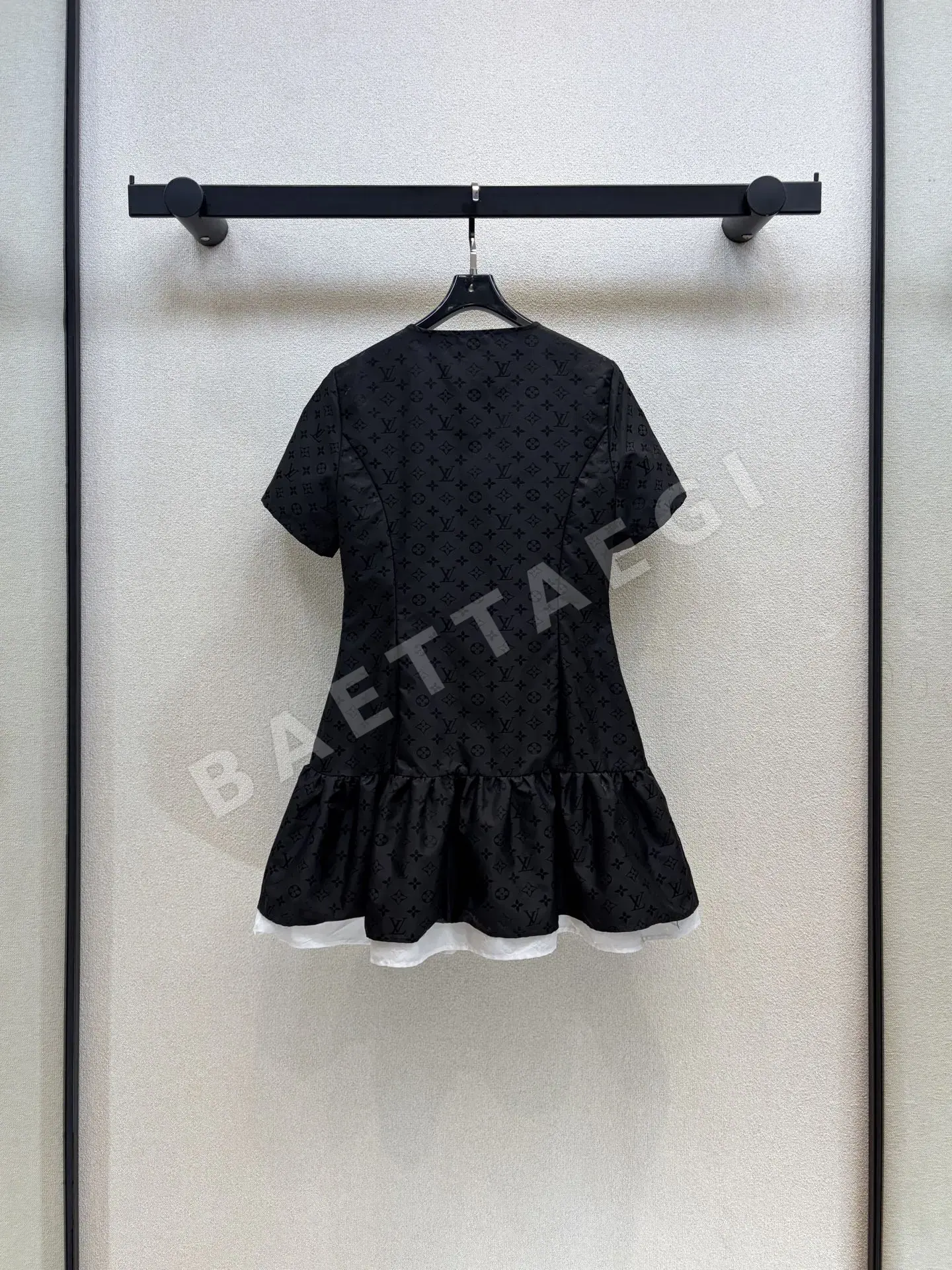 루이비통 다크 모노그램 반소매 플리츠 원피스 상세 이미지 7