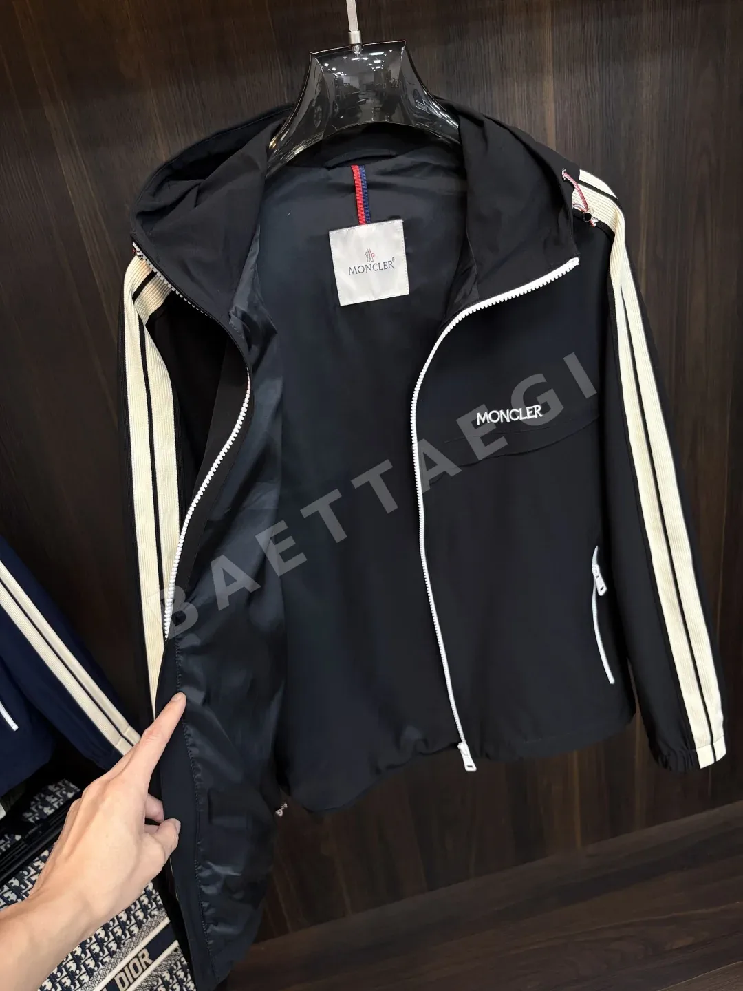 몽클레르 후드 자수 남성 자켓 상세 이미지 3